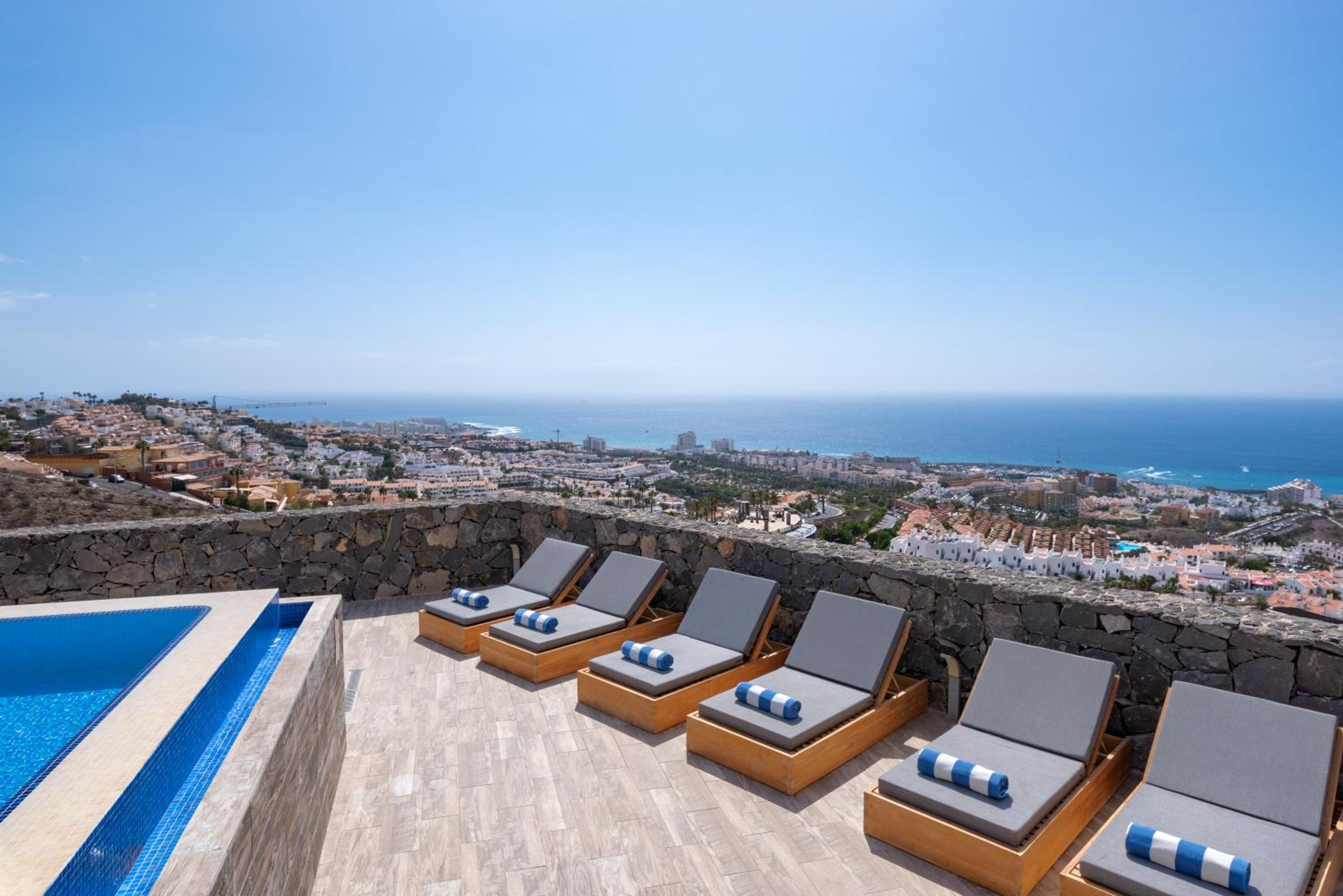 Luxury Villa Maria private heated pool Free Car except Christmas photo 5