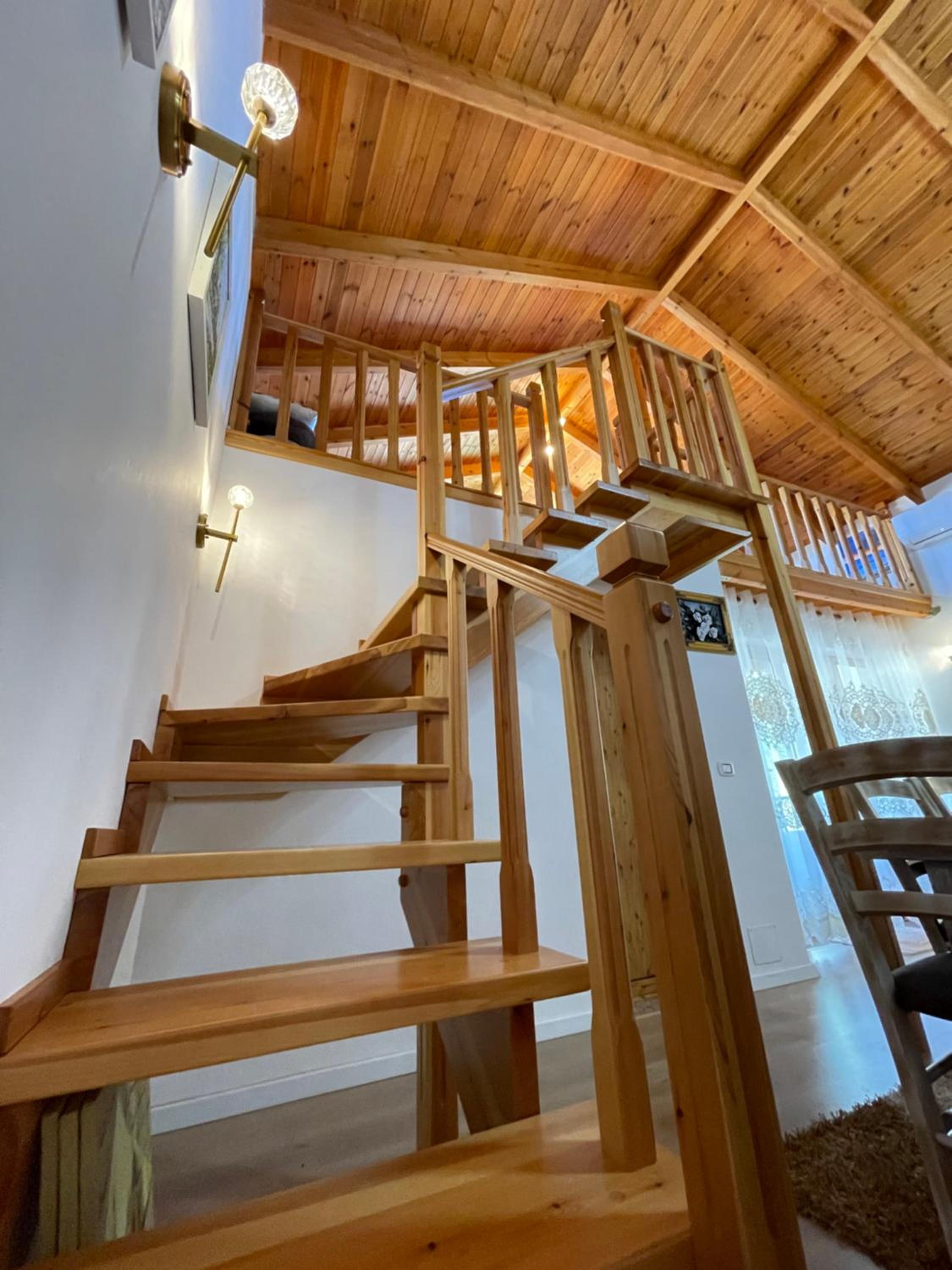 River Escape Villa - Private Beach, Scenic View & BBQ