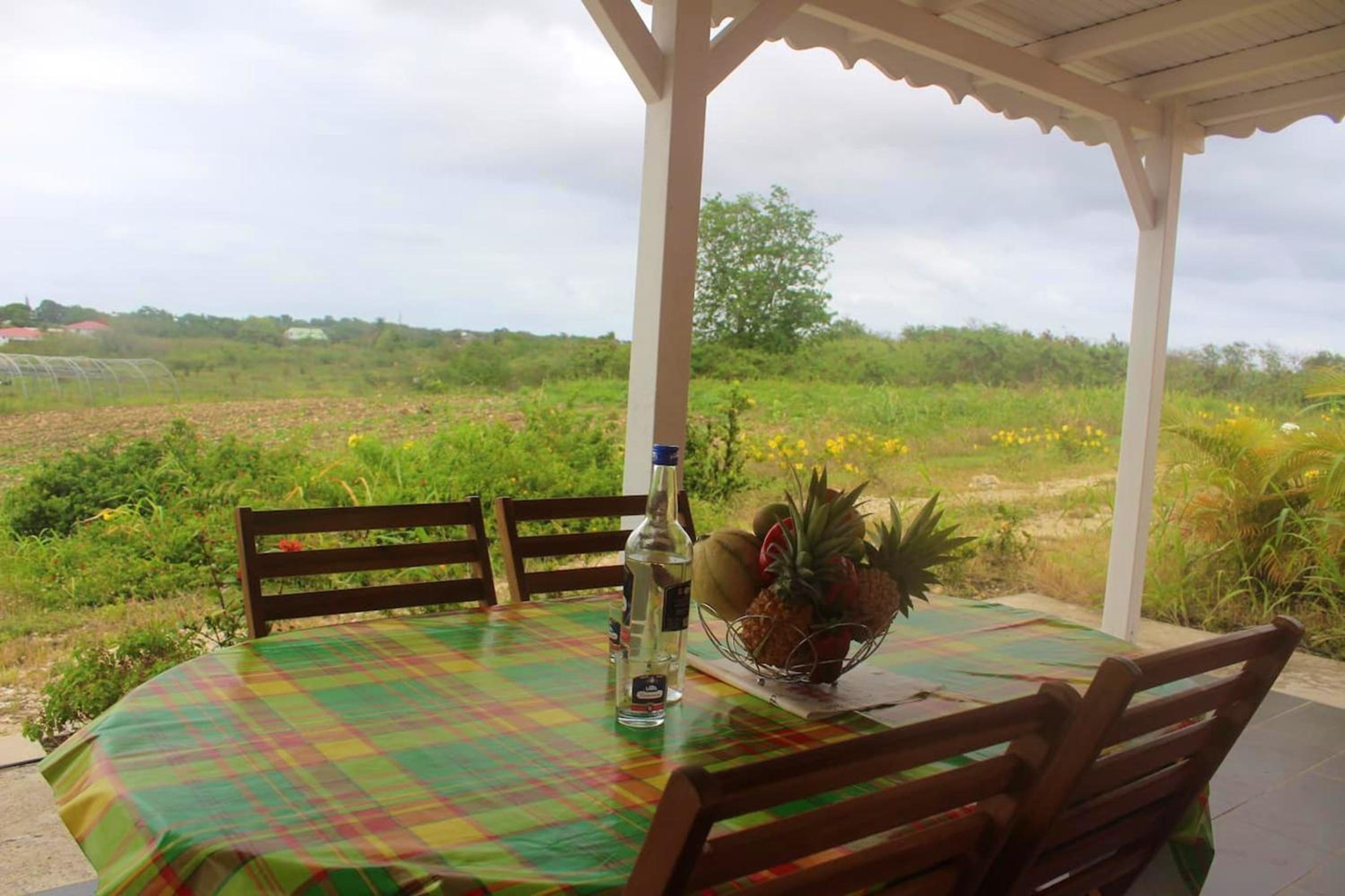 Maison confortable a Saint Francois avec jardin et terrasse view 4