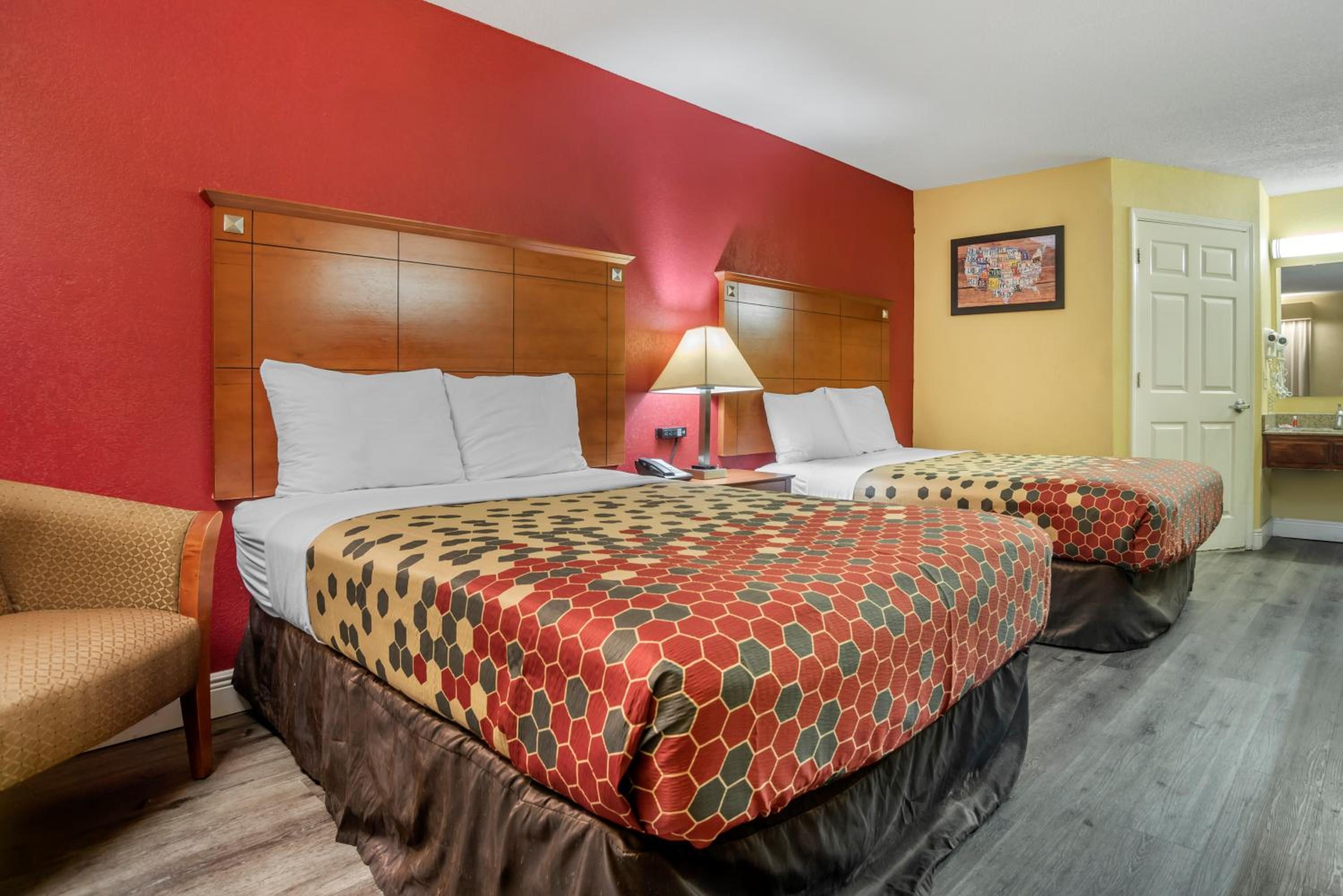 Tupelo Vacations - Econo Lodge - Property Image 15