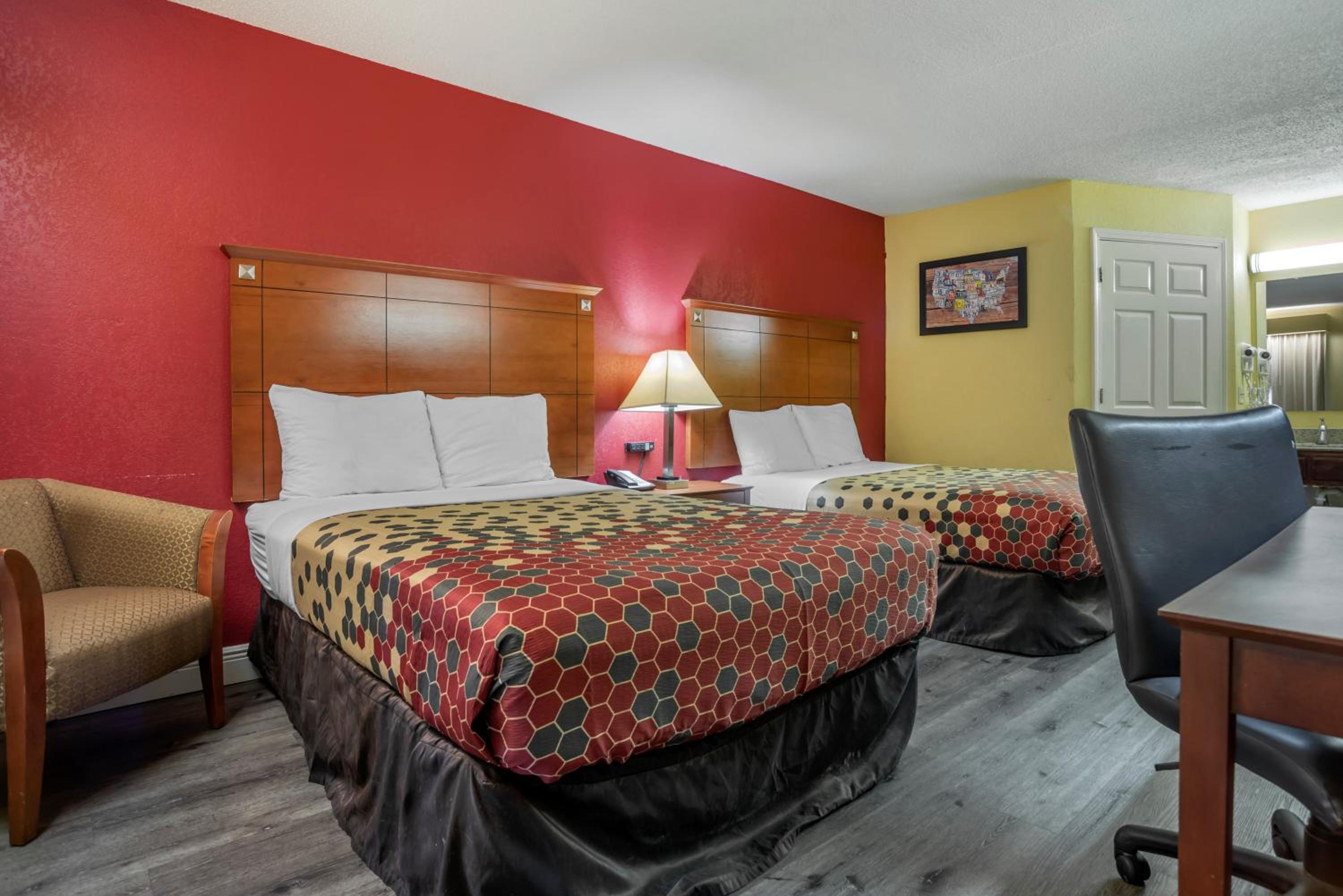 Tupelo Vacations - Econo Lodge - Property Image 16