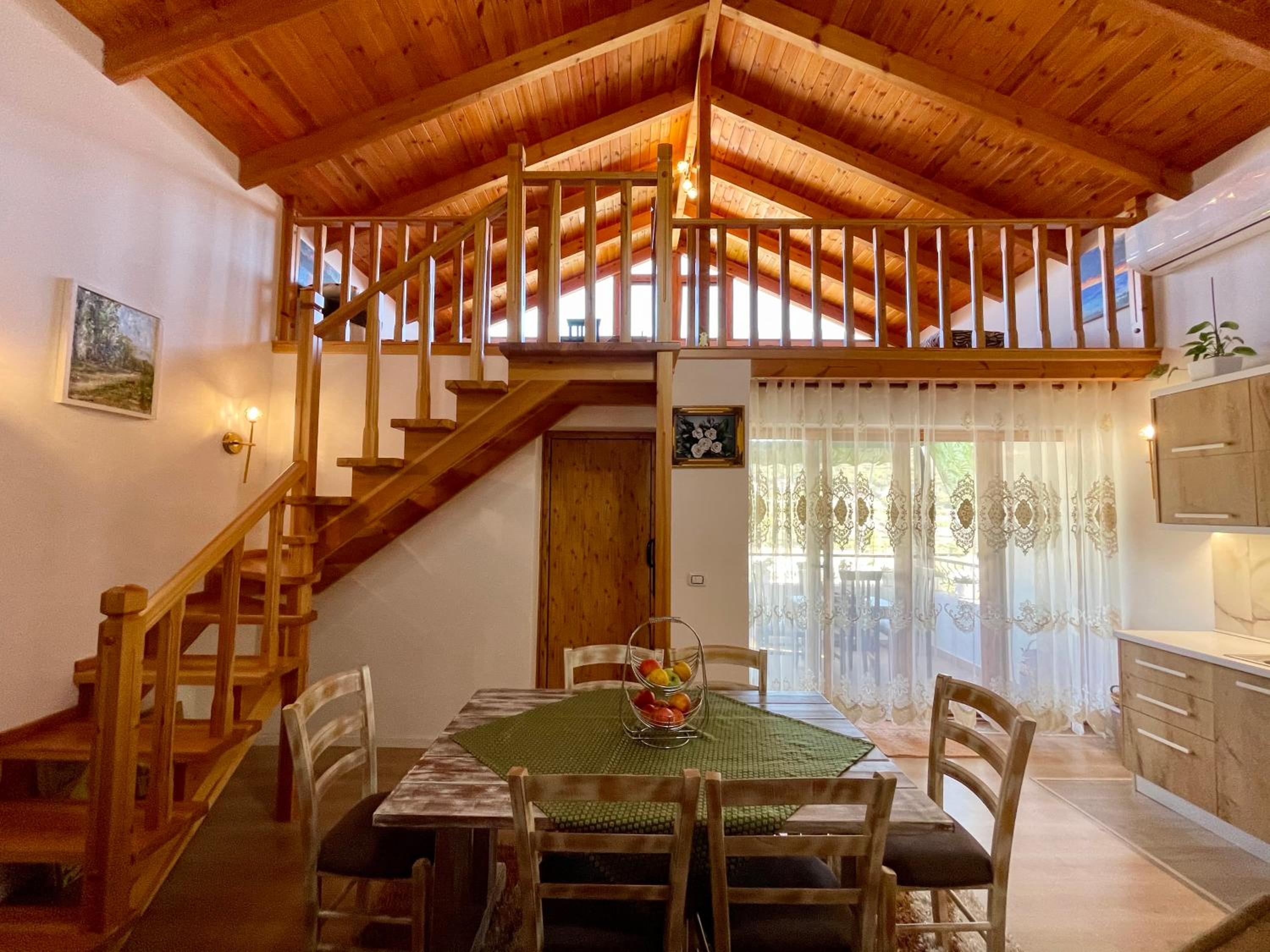 River Escape Villa - Private Beach, Scenic View & BBQ