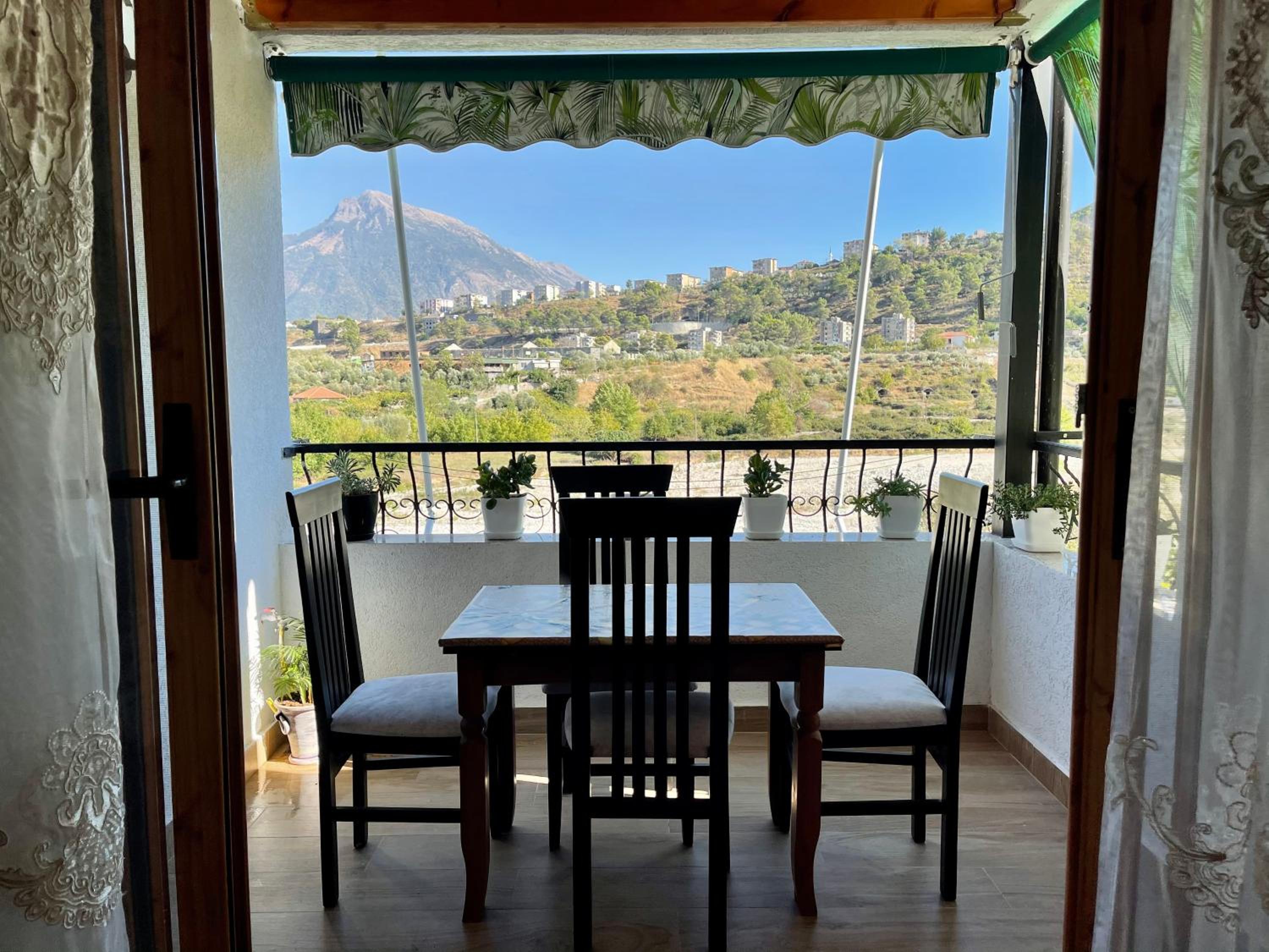 River Escape Villa - Private Beach, Scenic View & BBQ