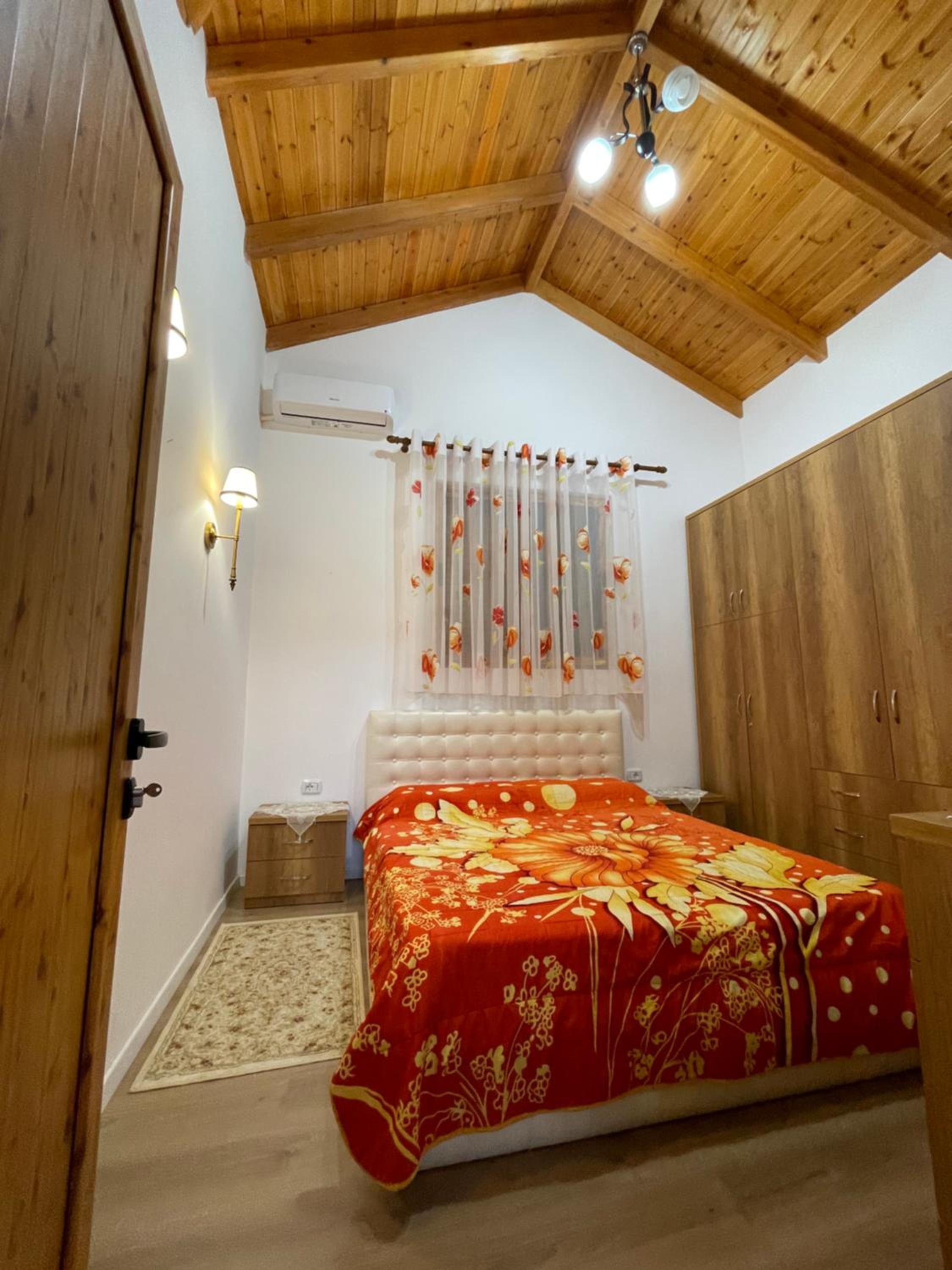 River Escape Villa - Private Beach, Scenic View & BBQ