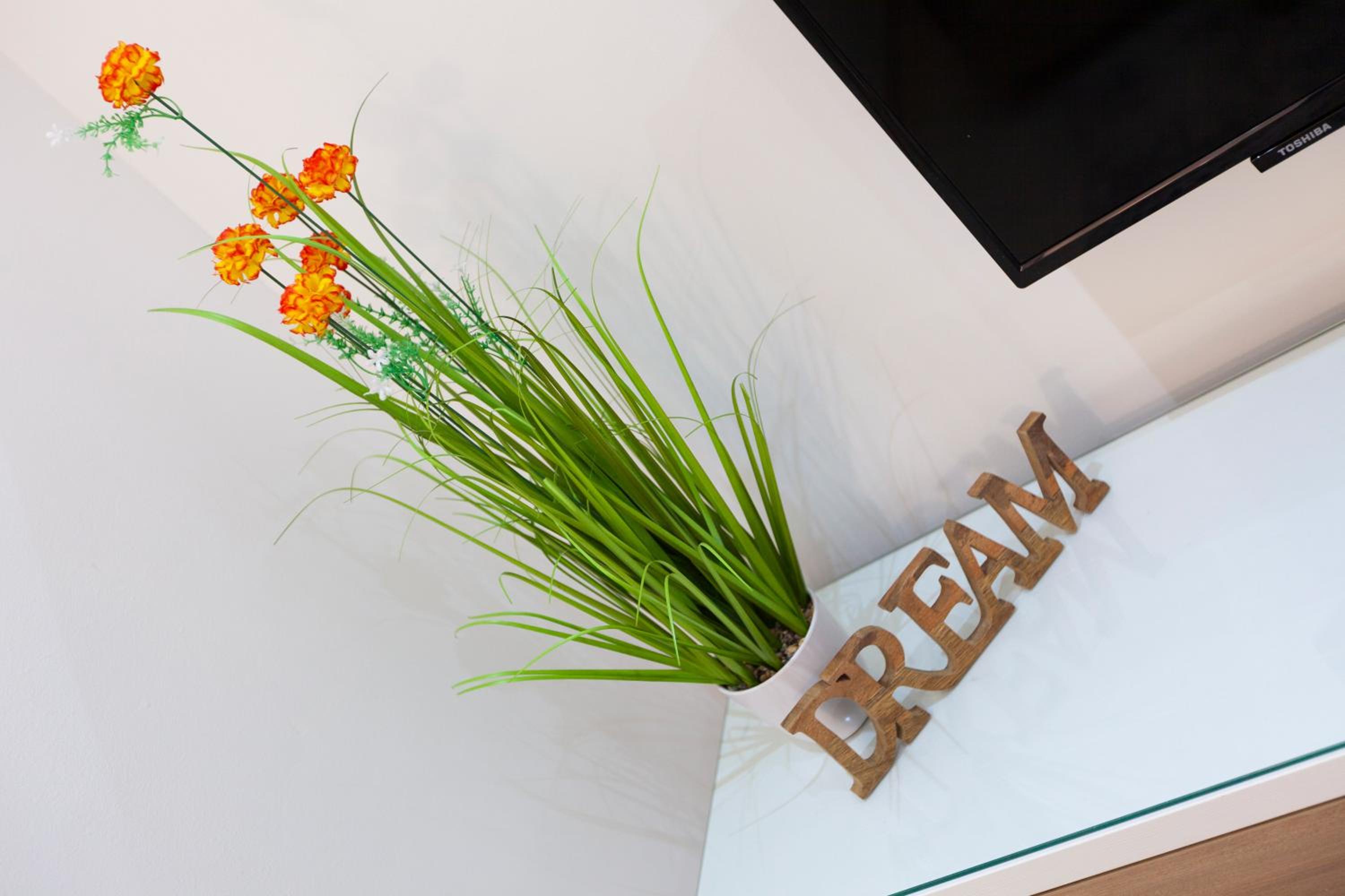FL56 - New 3storey House - private entrance & roof view 4