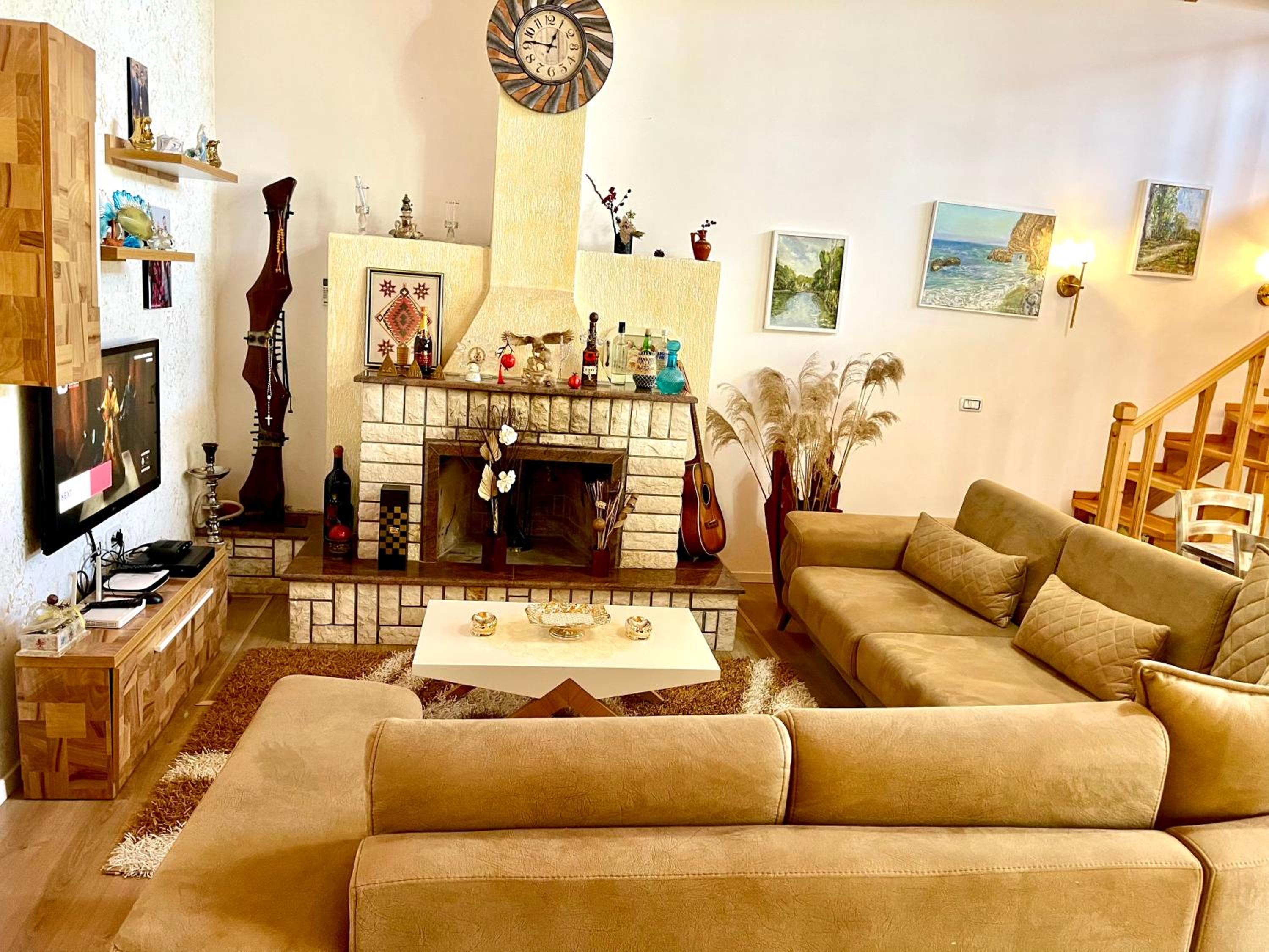 River Escape Villa - Private Beach, Scenic View & BBQ