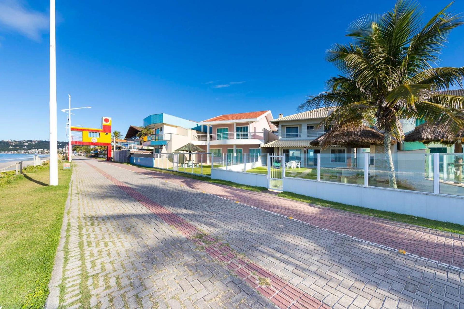 066A - Fabulosa Casa Frente ao Mar para 08 pessoas na Praia de Bombinhas SC