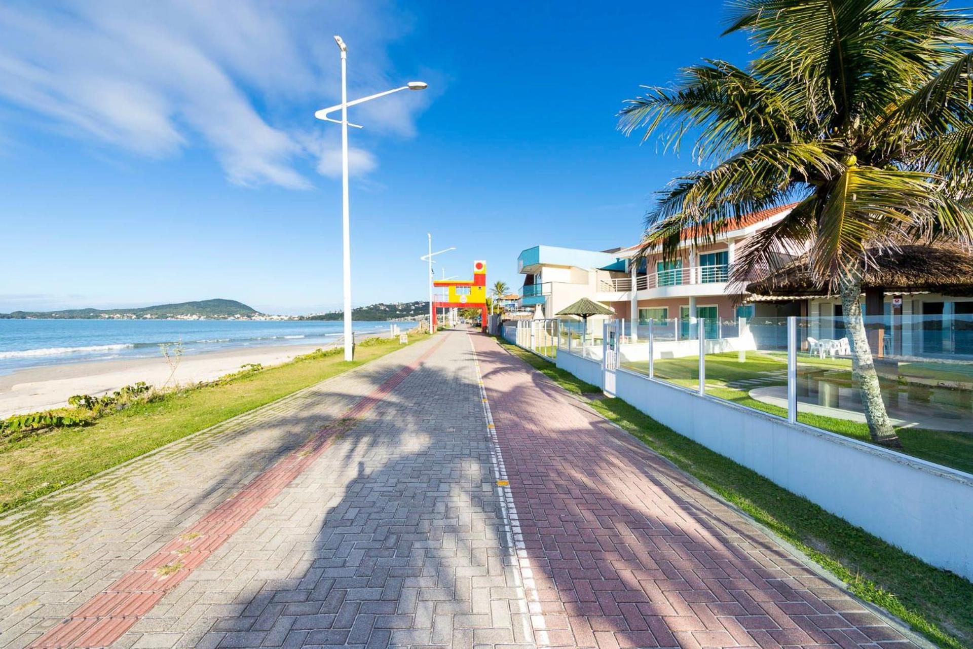 066A - Fabulosa Casa Frente ao Mar para 08 pessoas na Praia de Bombinhas SC