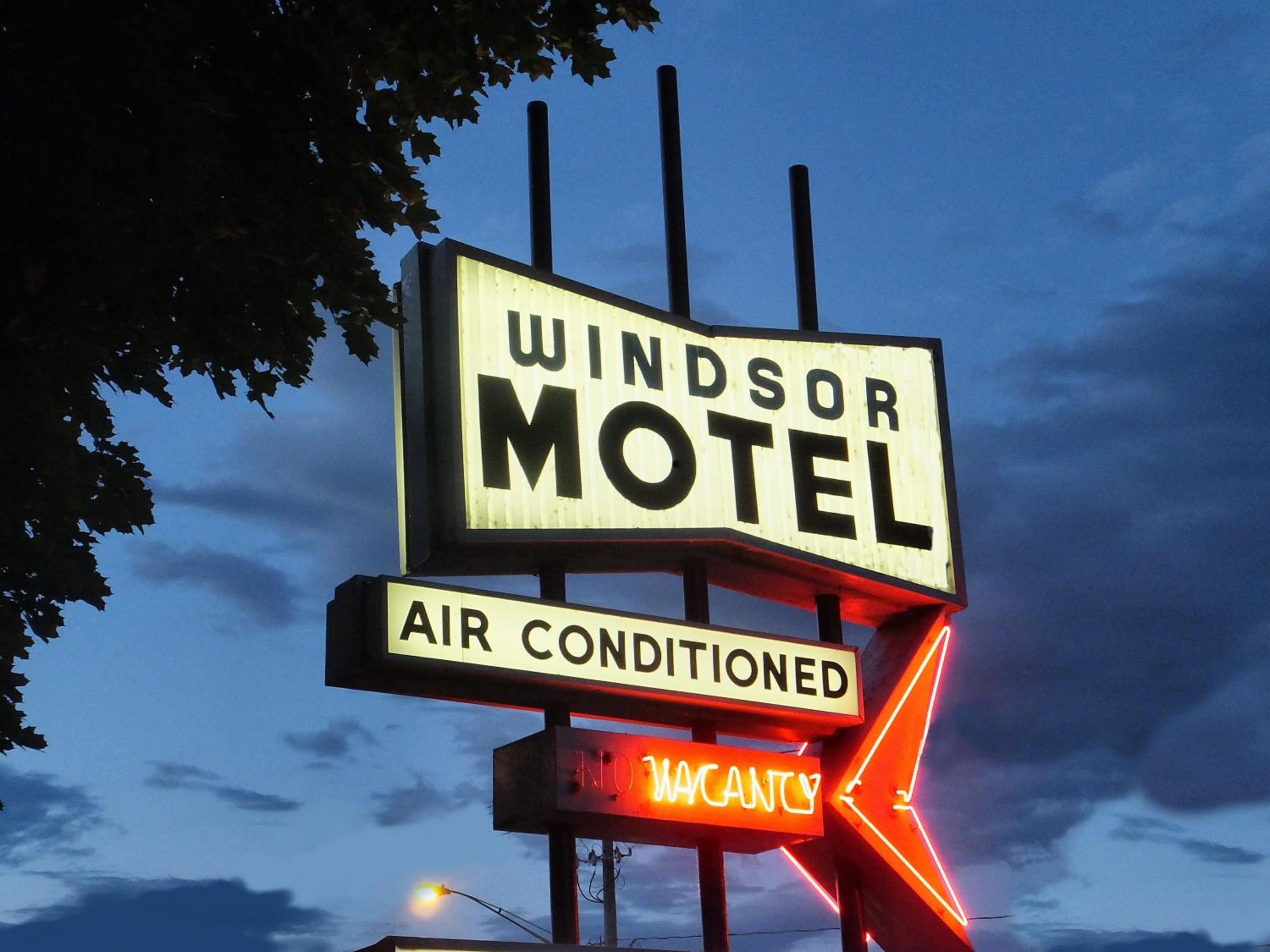Hotel Windsor Motel - Image 1