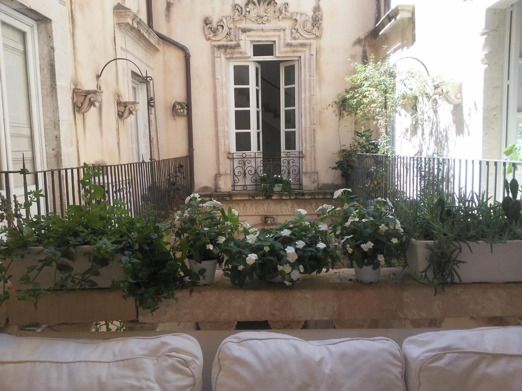 Ortigia Family House