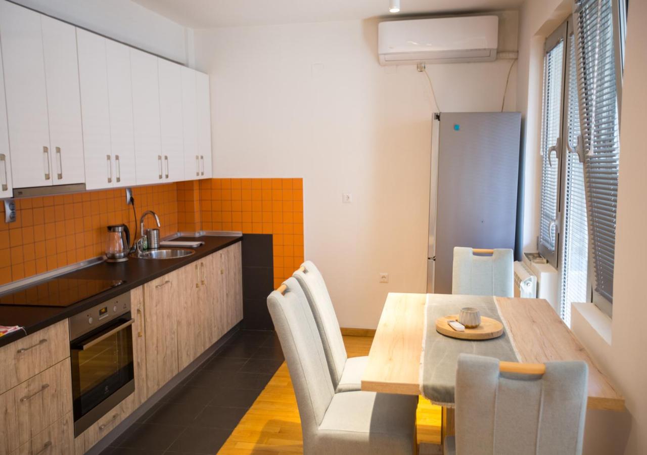 Three Bedroom Apartment Near City Center view 3