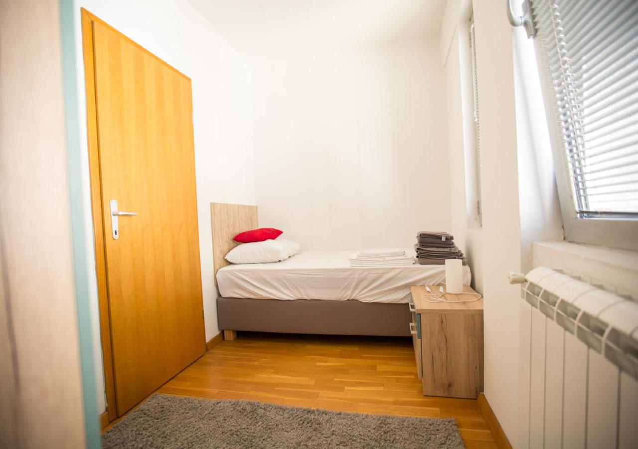 Three Bedroom Apartment Near City Center view 5