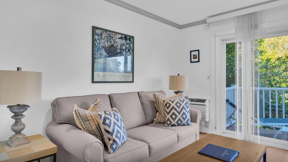 East Hampton House Resort 44