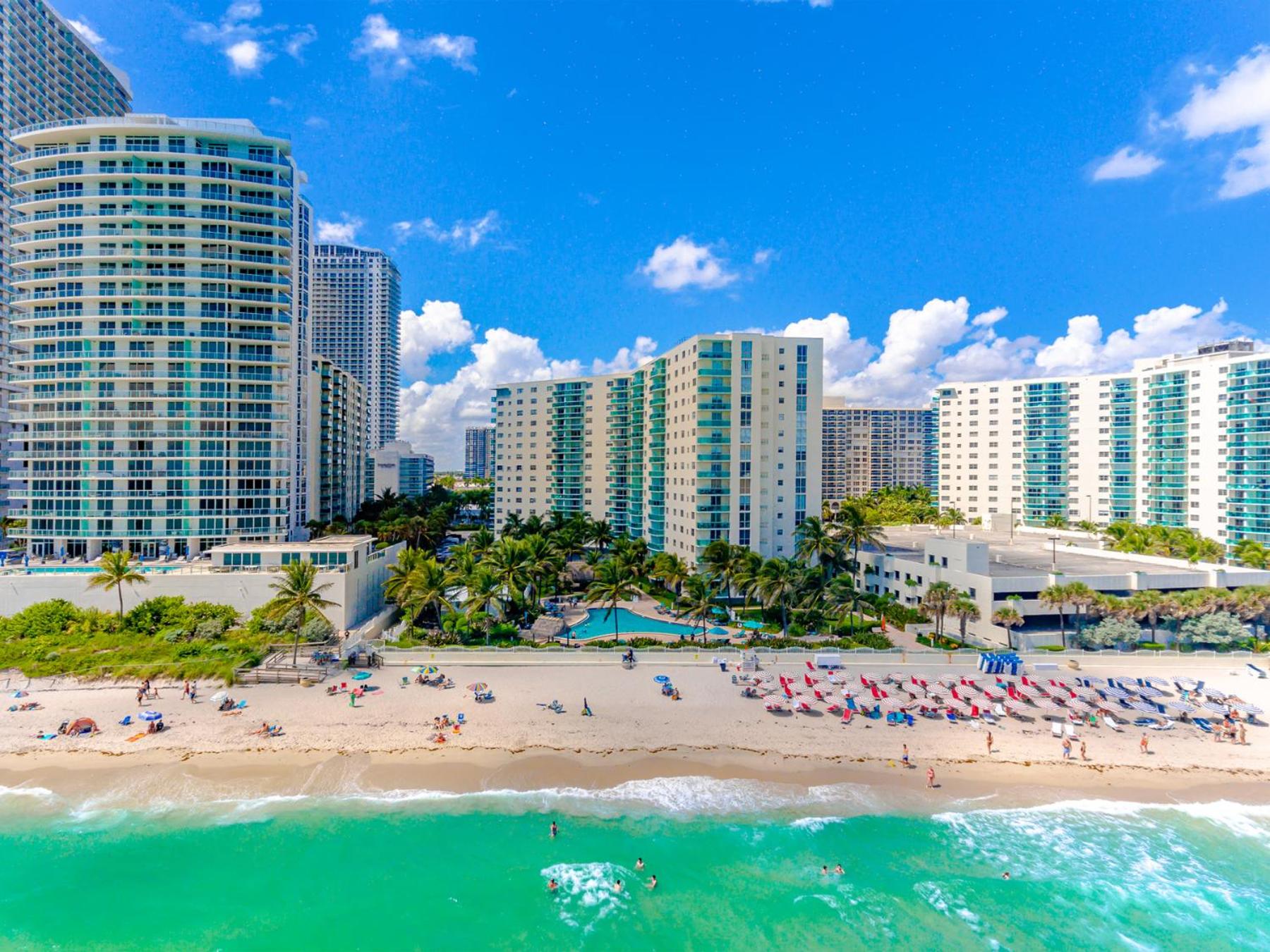 Hollywood on The Beach