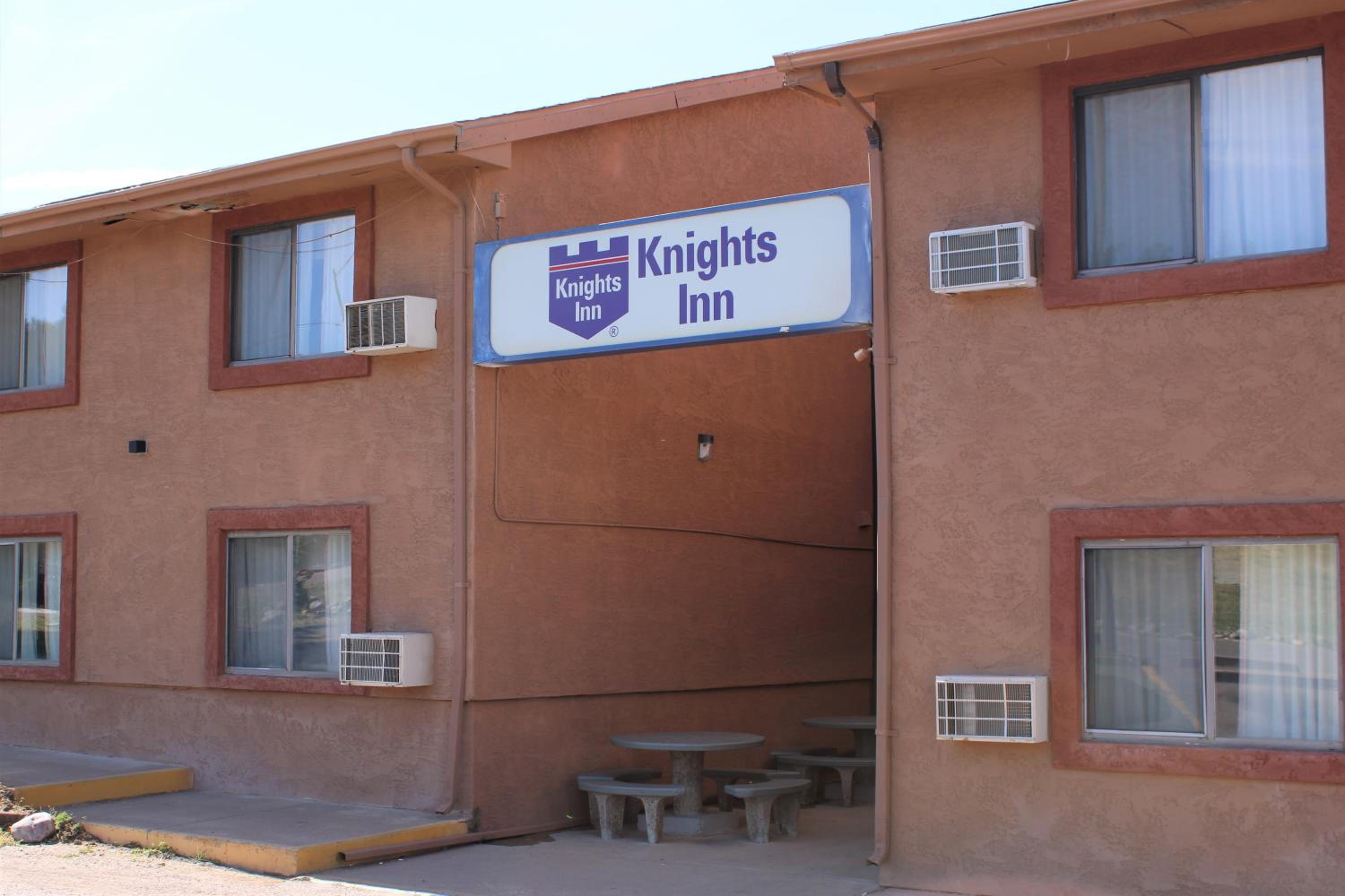 Payson Vacations - Knights Inn Payson - Property Image 3
