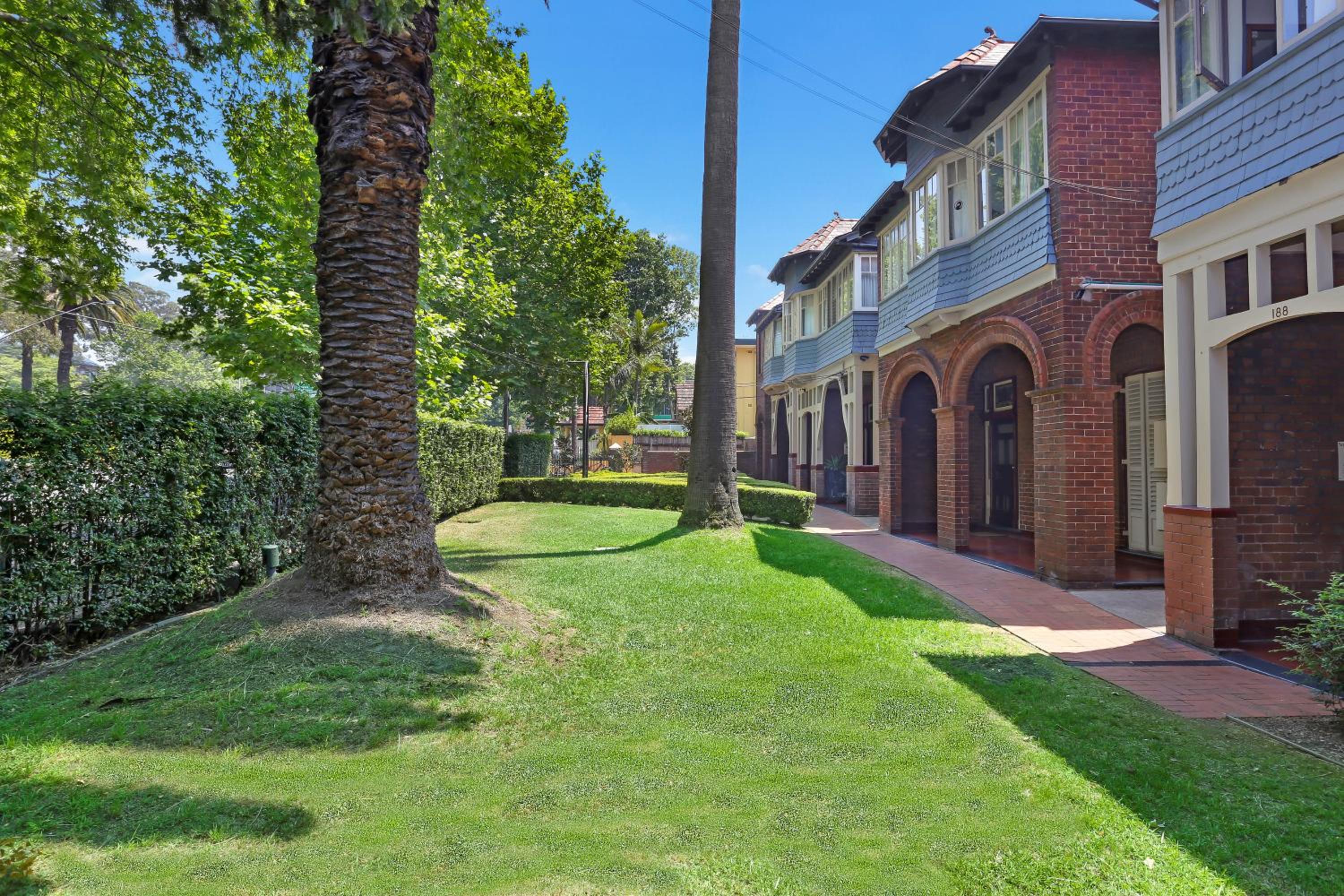 Falcon Lodge