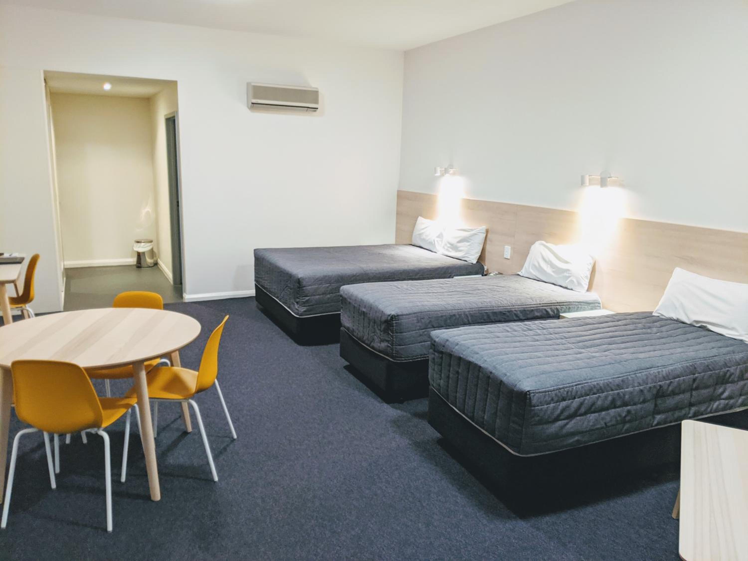 Mayfair Plaza Motel and Apartments