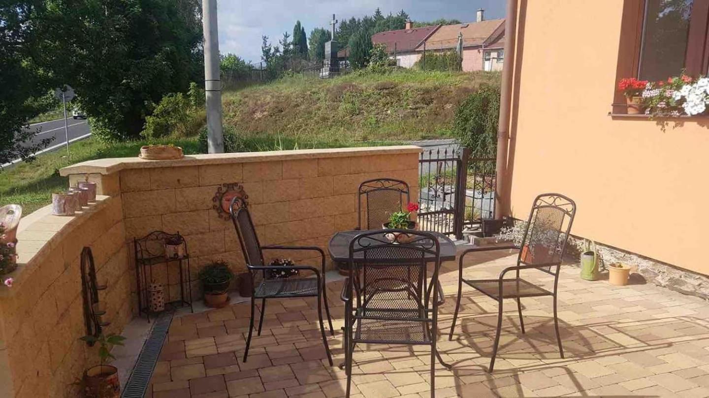 Tři okna do hor-Celý byt k pronájmu
