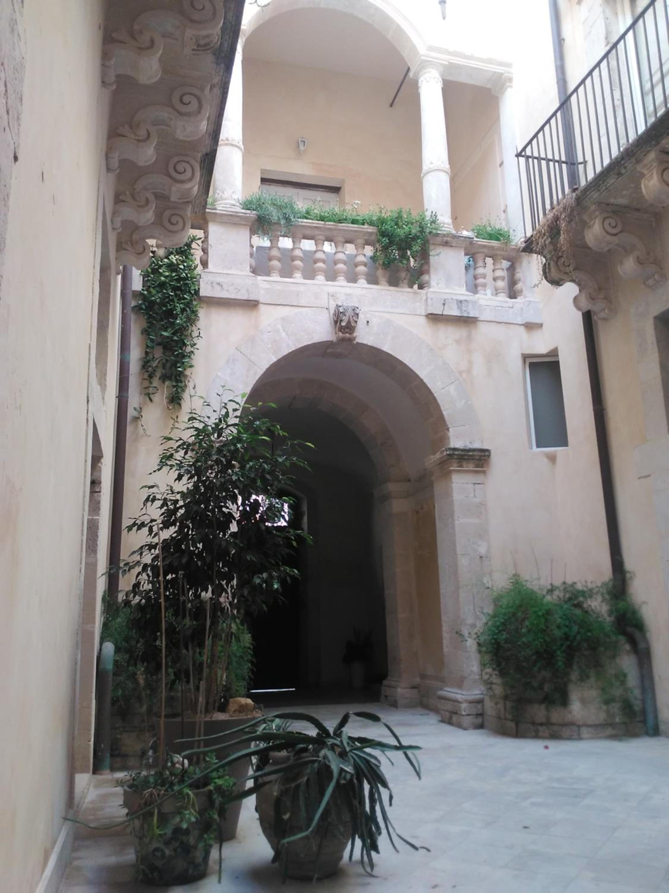 Ortigia Family House