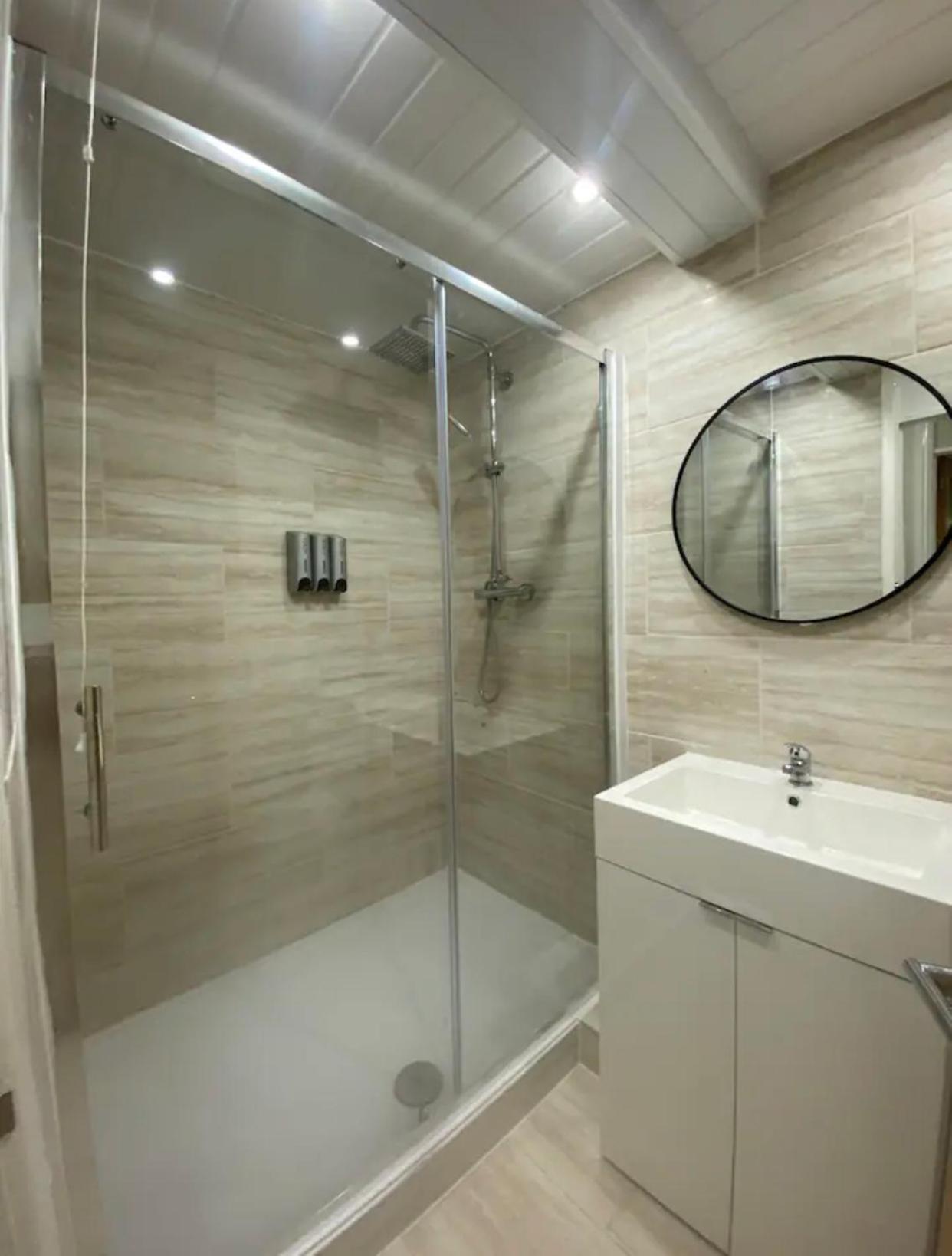 Luxe bungalow Bradford view 3