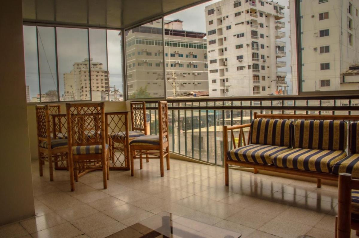 Hemingway Salinas Apartment view 5