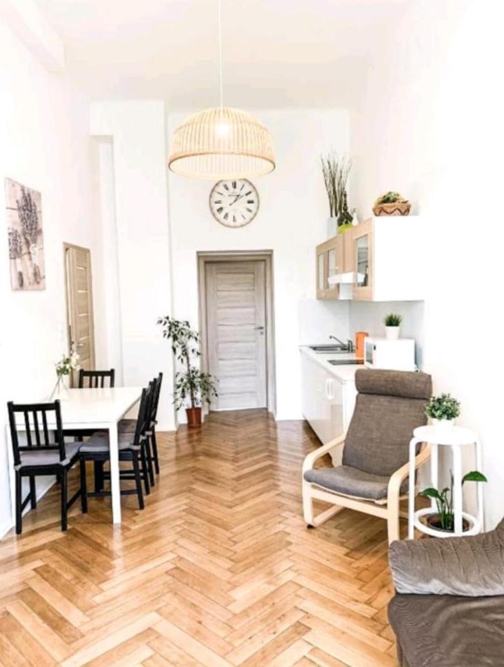 Gallys Apartments