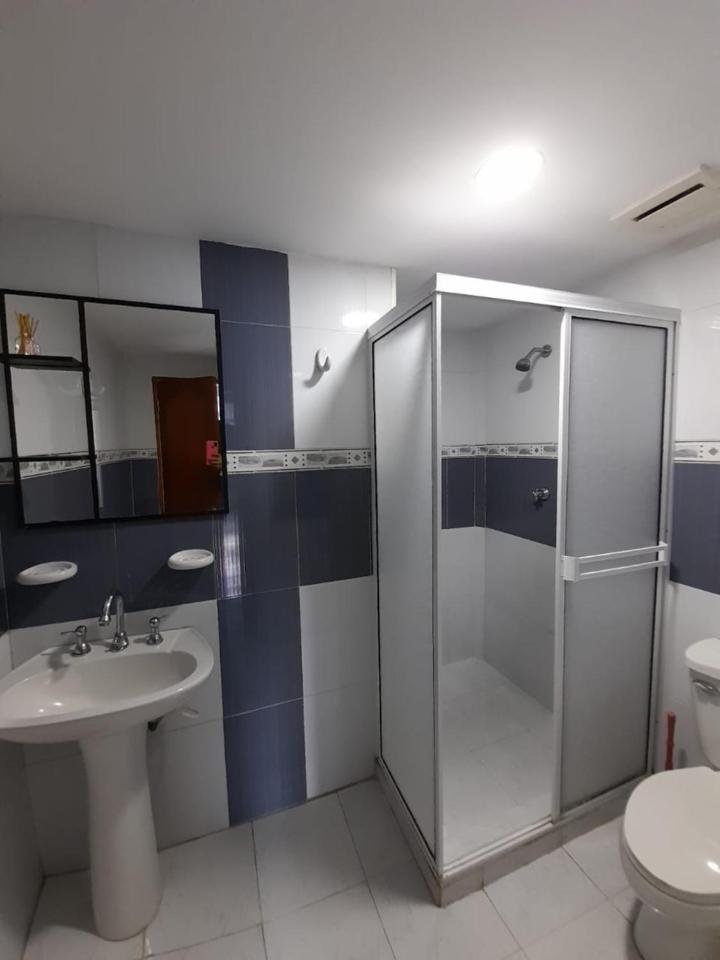 Apartamento en Cartagena Edificio El conquistador Sector el Laguito - By Corfeinco