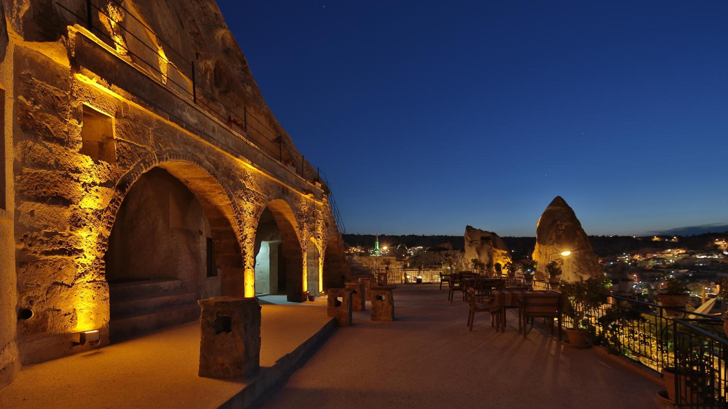 Elite Cave Suites