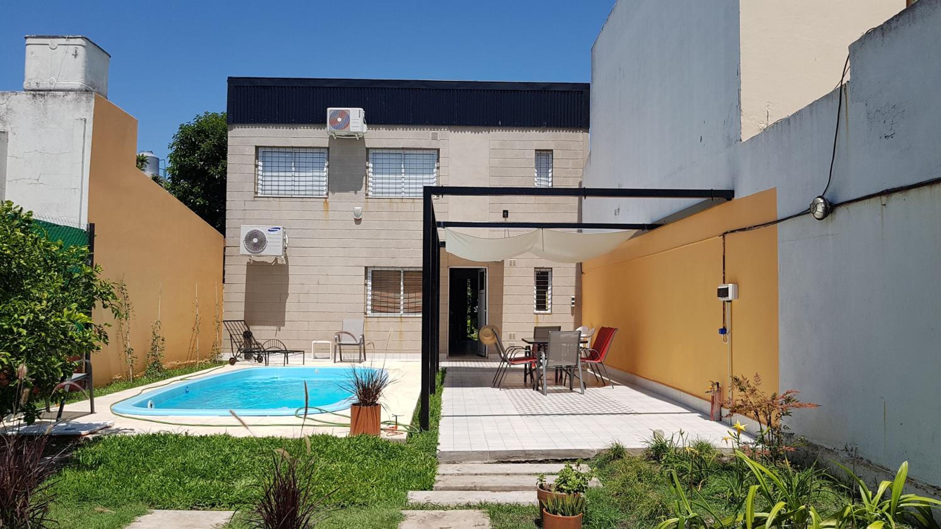 Casa con pileta LA PLATA