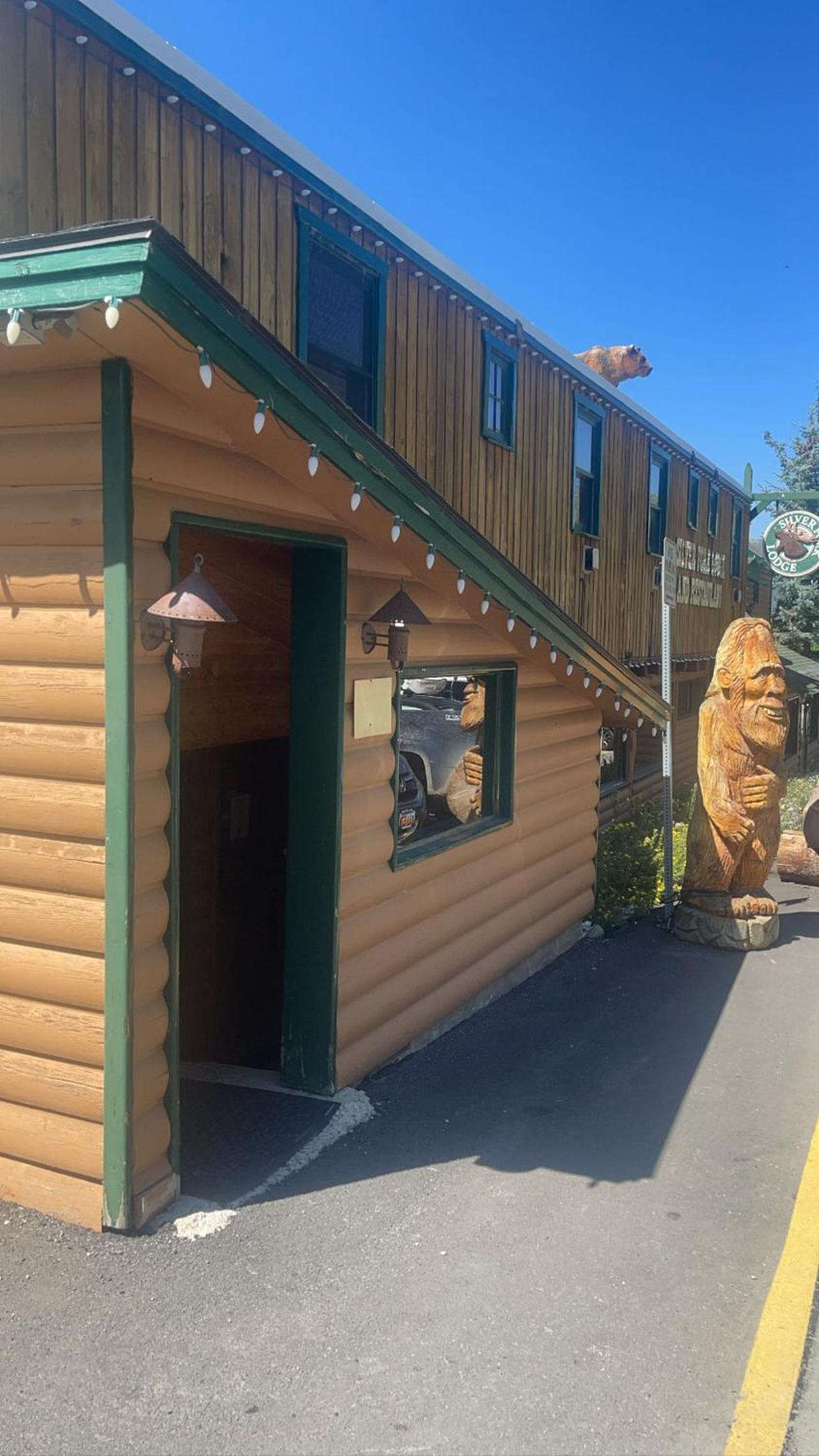 Hotel Silver Fork Lodge & Restaurant - Image 1