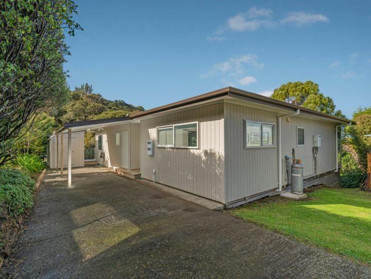 Hosts on the Coast Puriri Pride