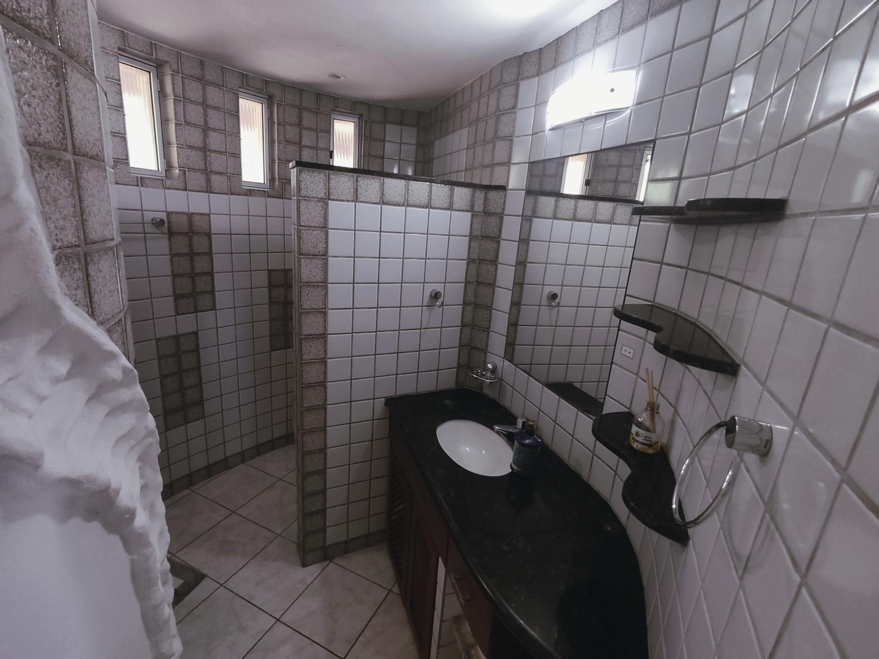 Suítes Bela Vista, apartamentos en Japaratinga, Brasil — bathroom