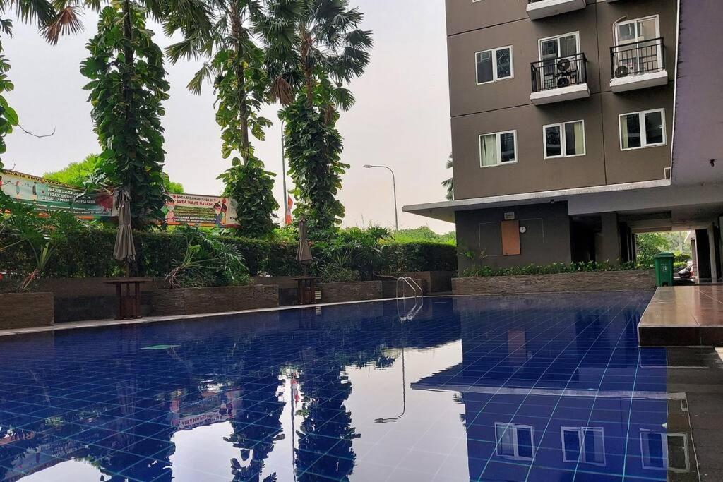 Apt 2 BR Sunter Park View With Pool and Netflix view 4