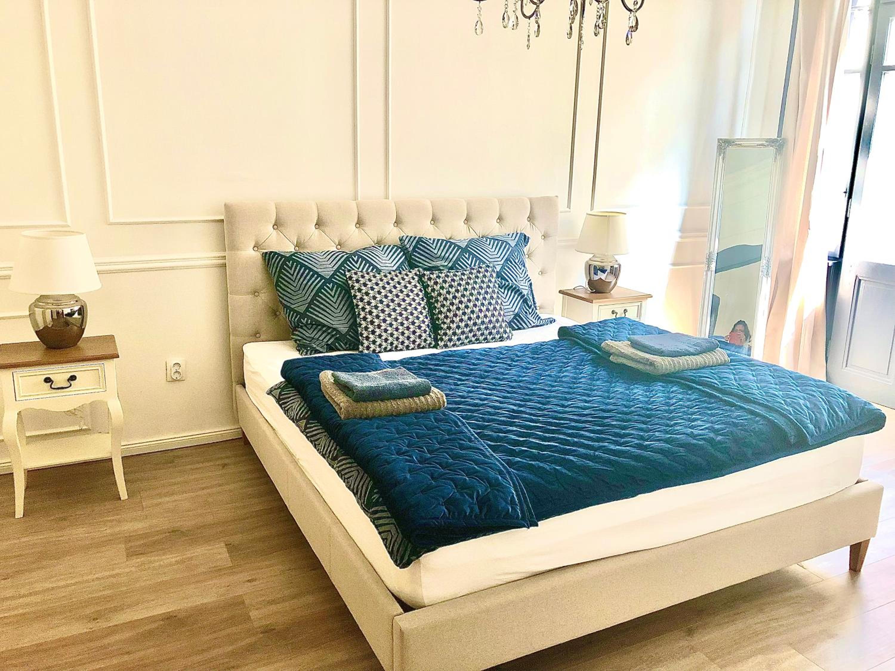 dFive New Stylish Lux Apartment at the Centre view 2