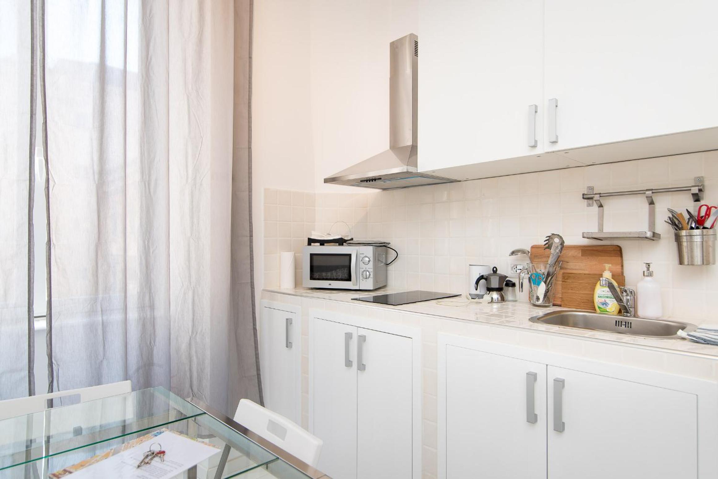 White Ostilia Apartments