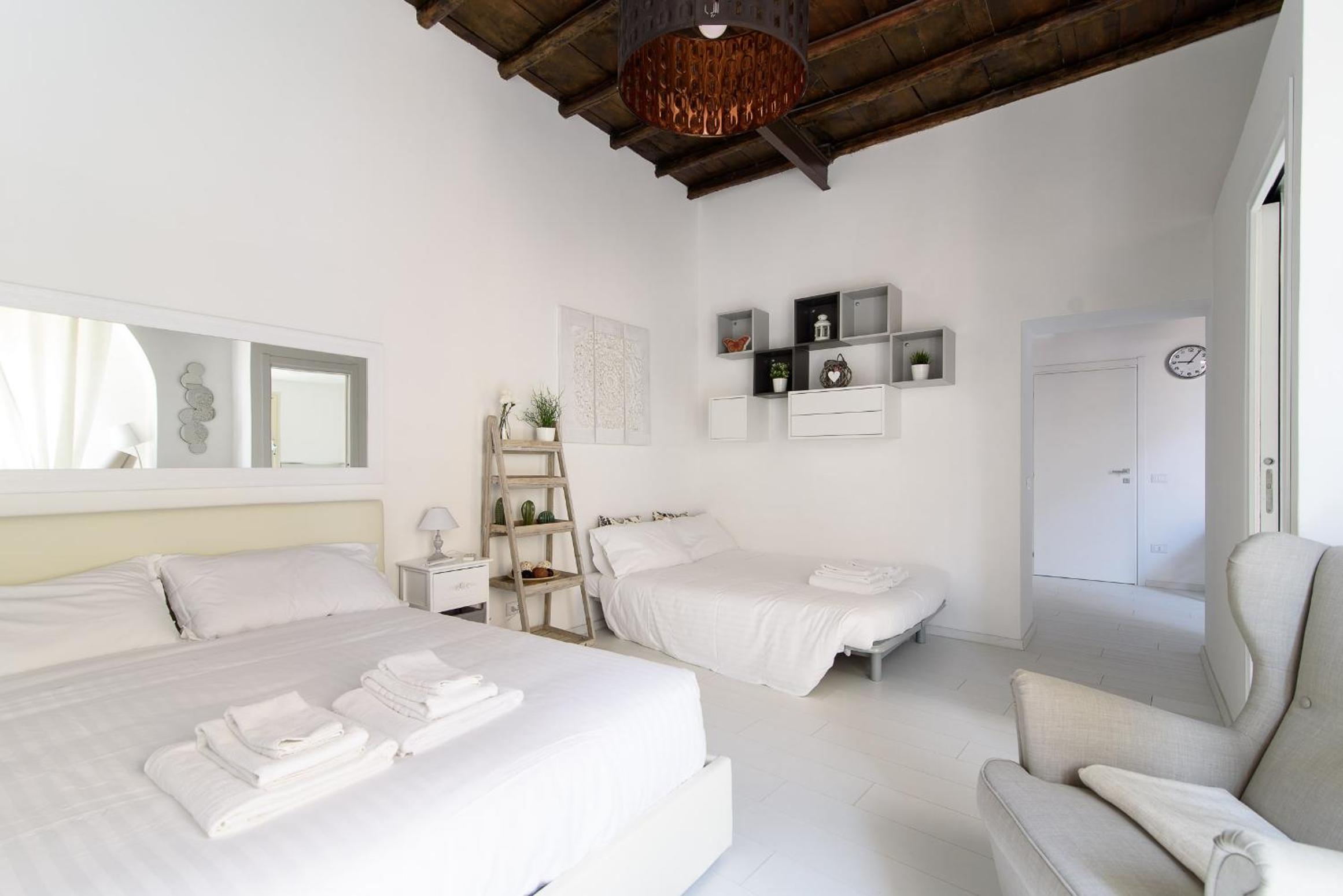 White Ostilia Apartments