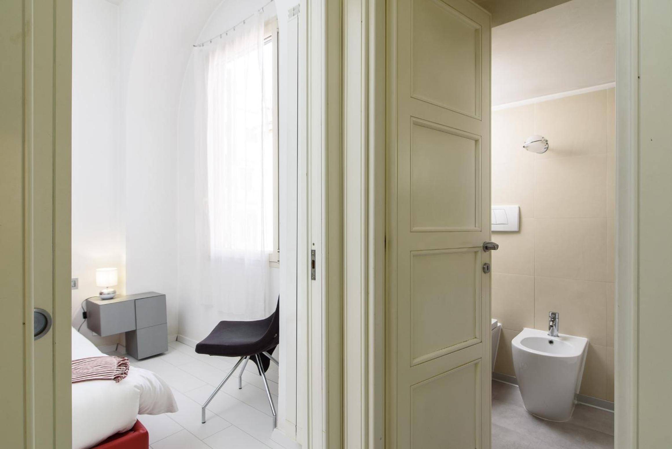 White Ostilia Apartments