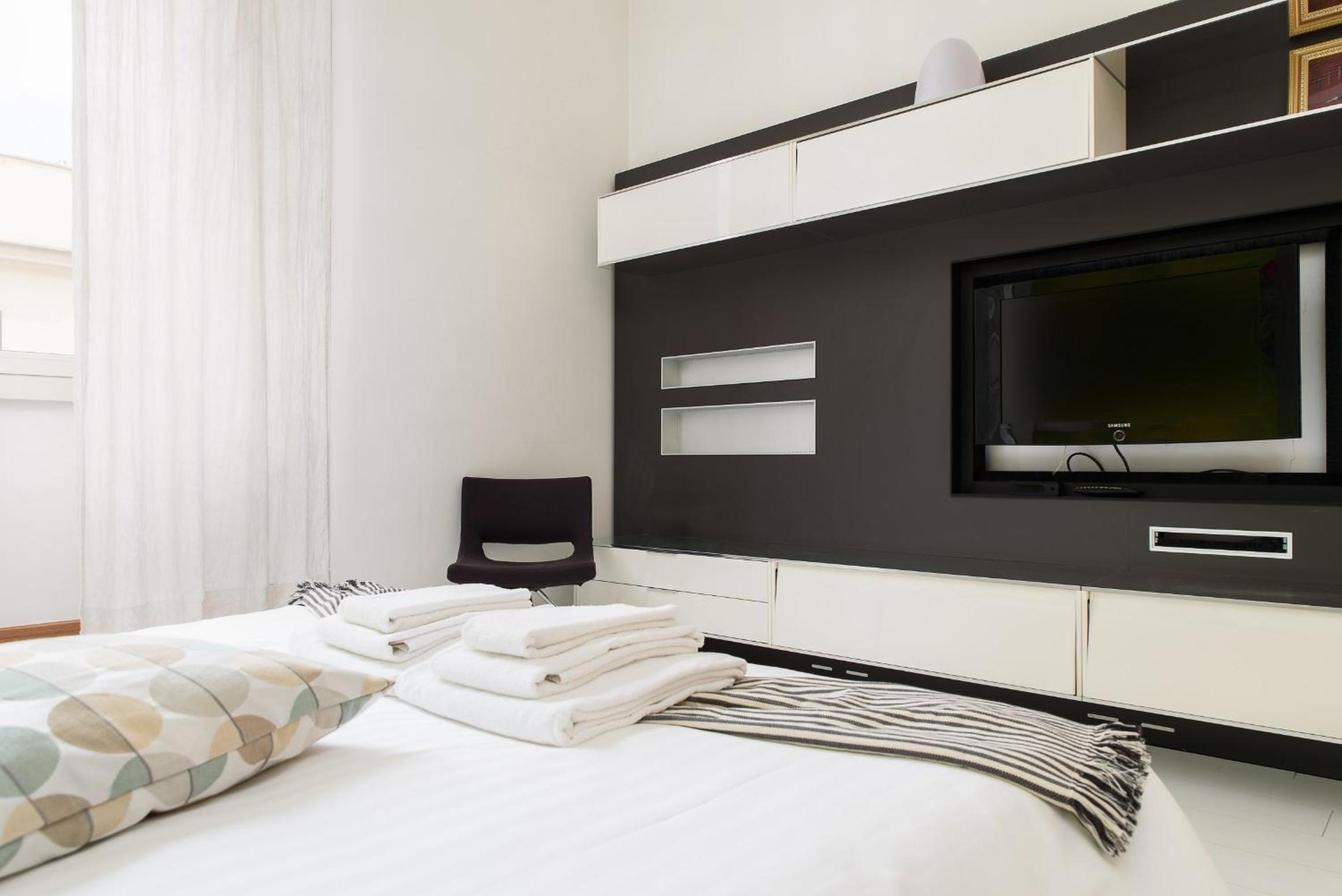 White Ostilia Apartments