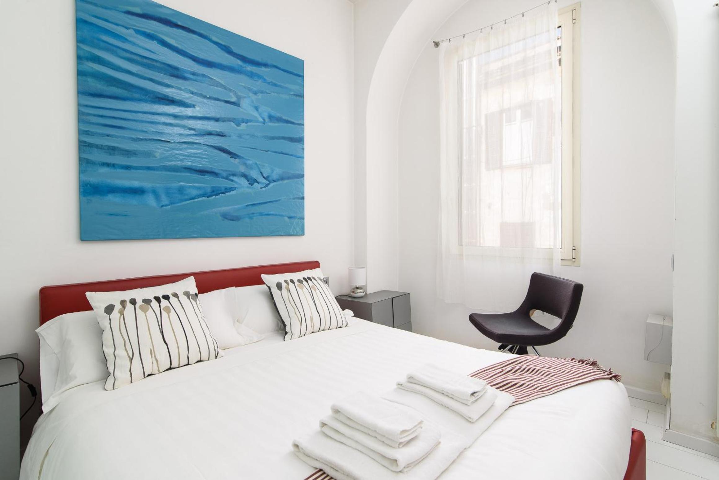 White Ostilia Apartments