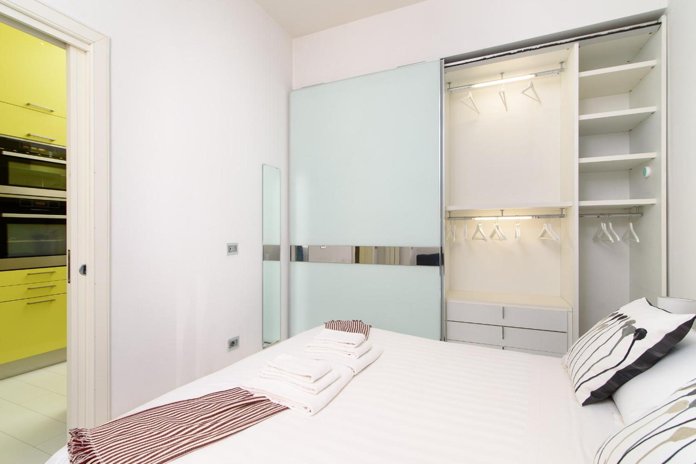 White Ostilia Apartments