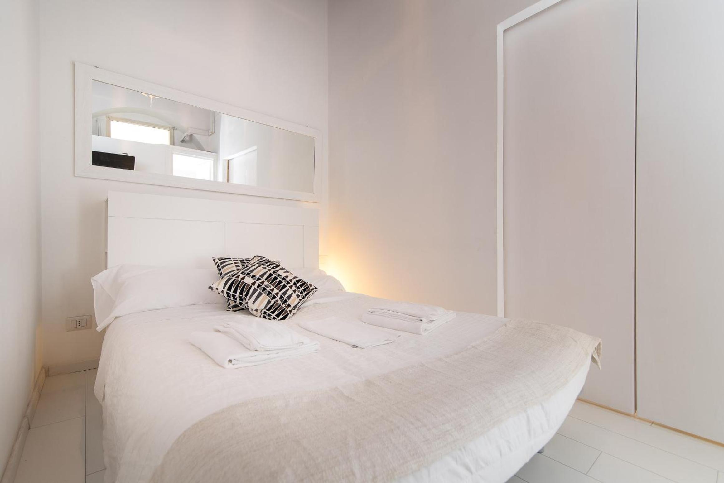 White Ostilia Apartments