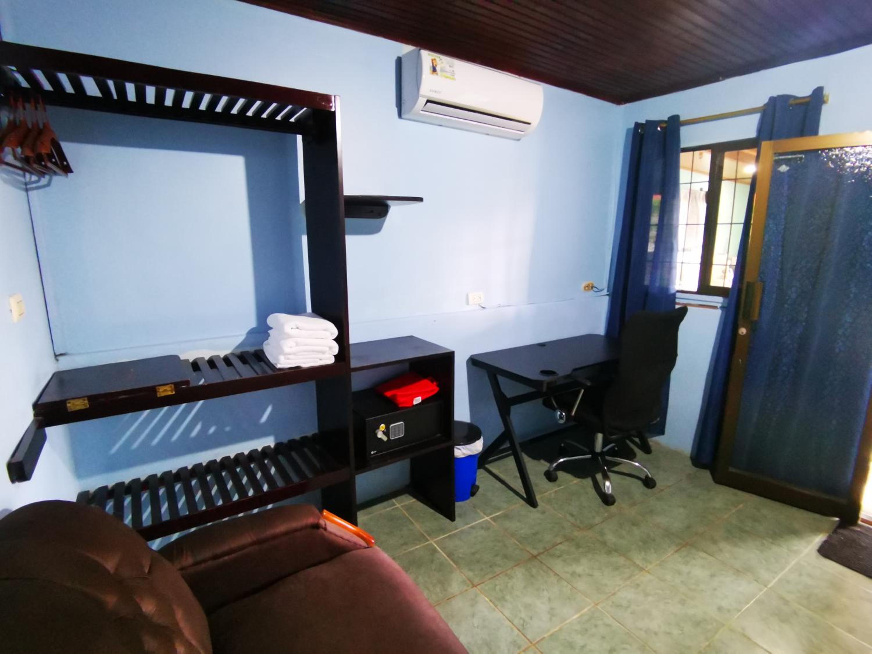 Pura Vida Aparment - Downtown La Fortuna view 4