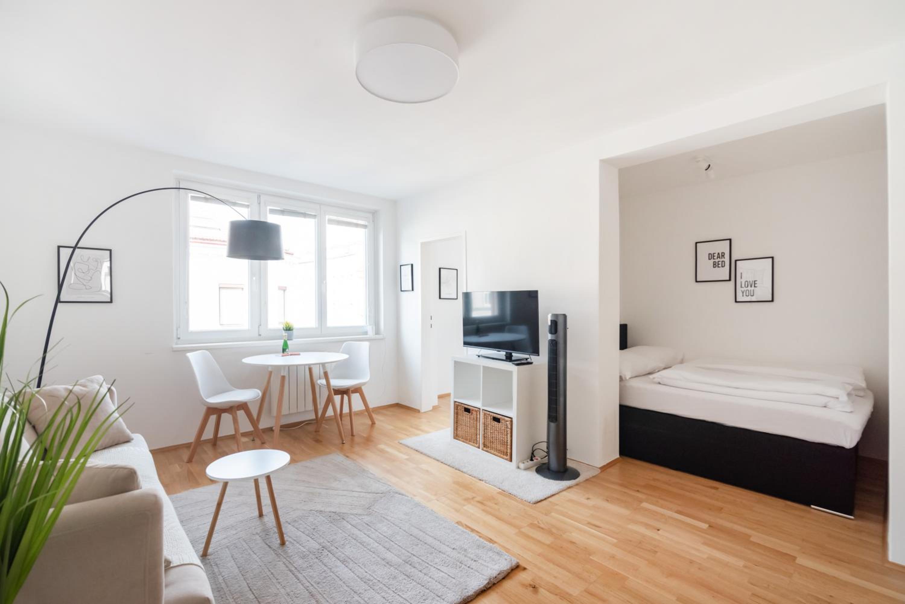 Modern, bright Studio -close to the center in a quiet area