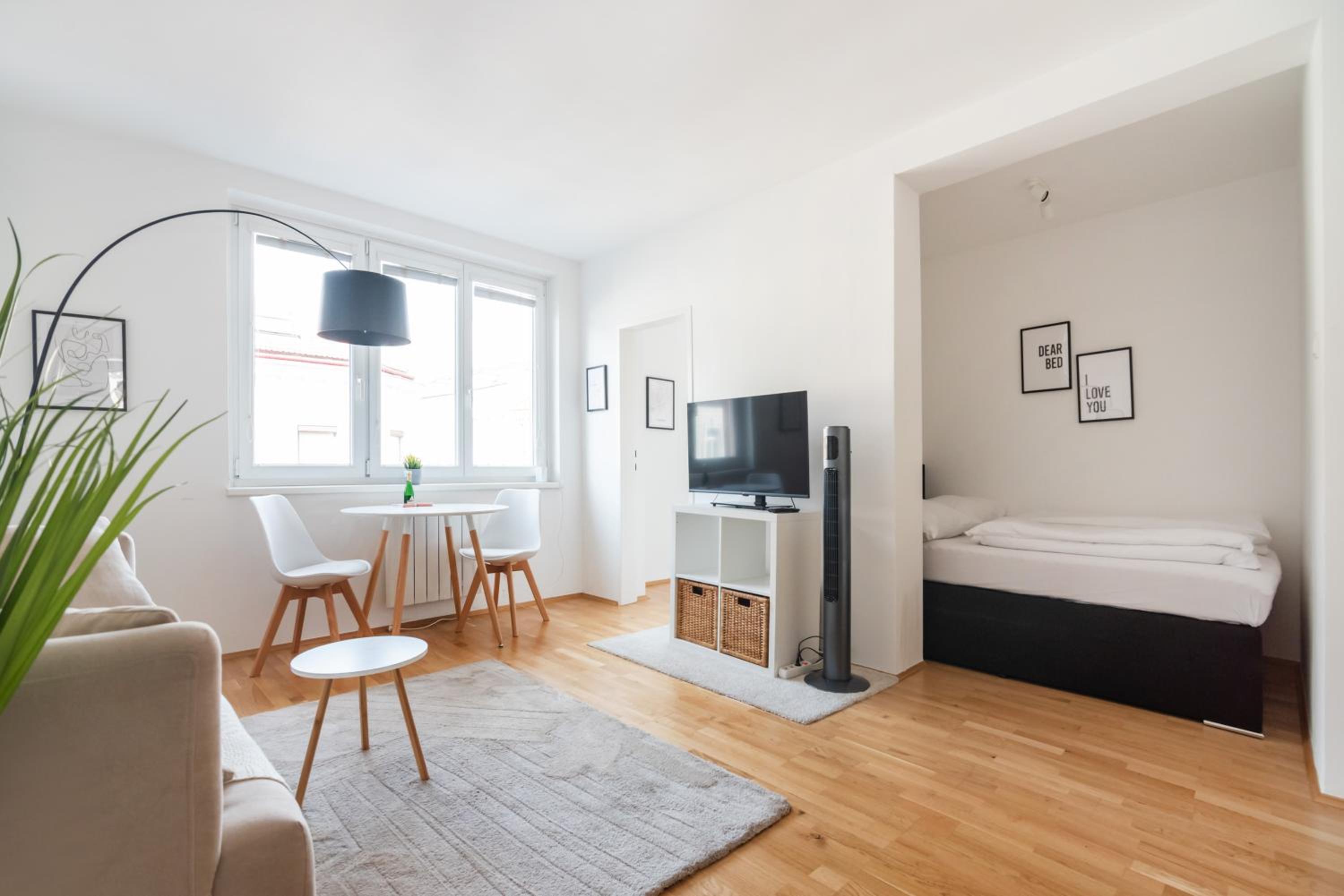 Modern, bright Studio -close to the center in a quiet area