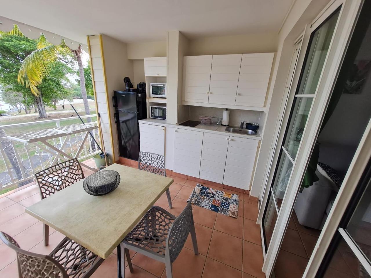 Studio cosy, vue sur mer villages vacances Sainte anne chèques vacances acceptés view 3