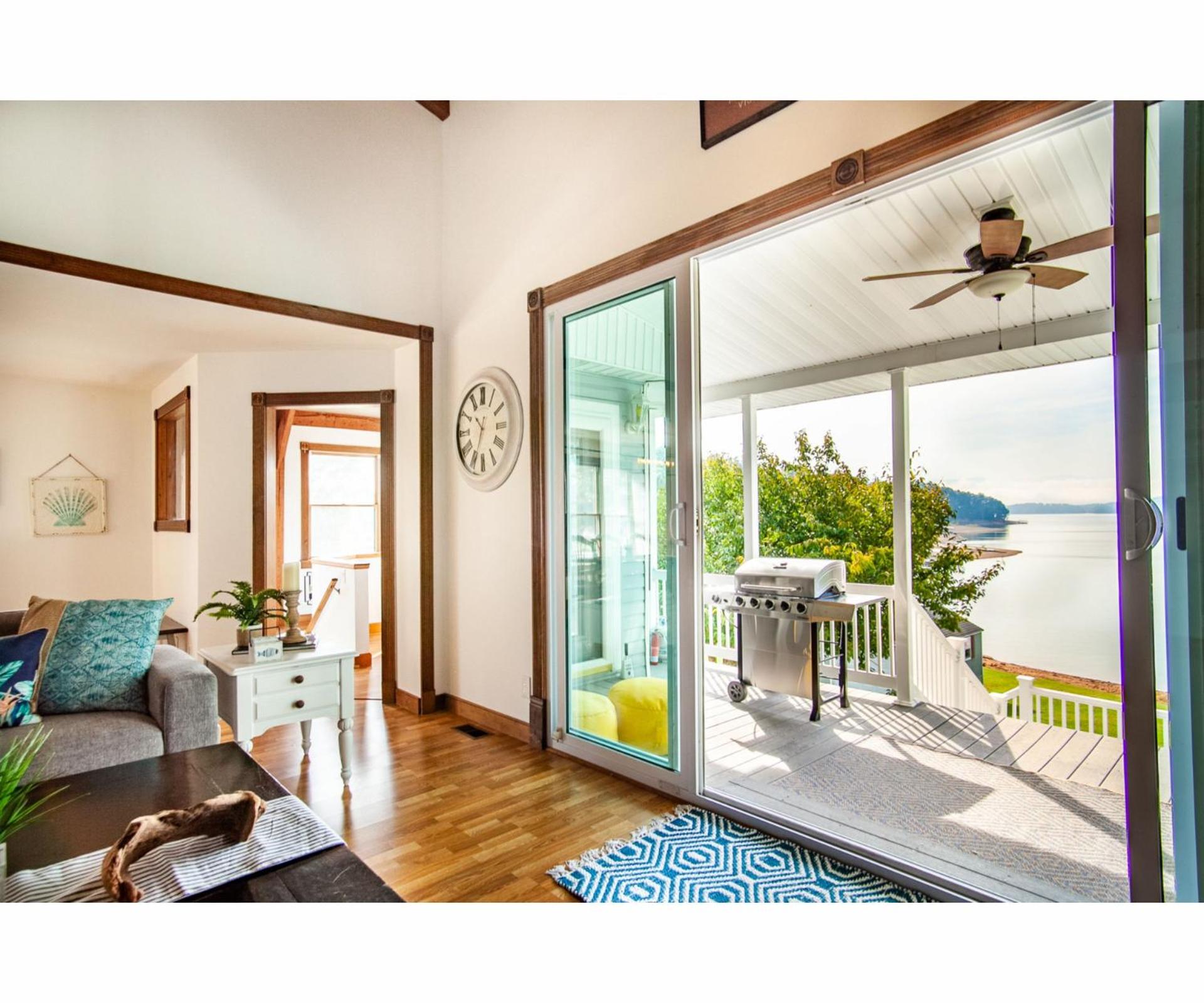 Lake It Inn - Lake View, Remote Work Space view 2