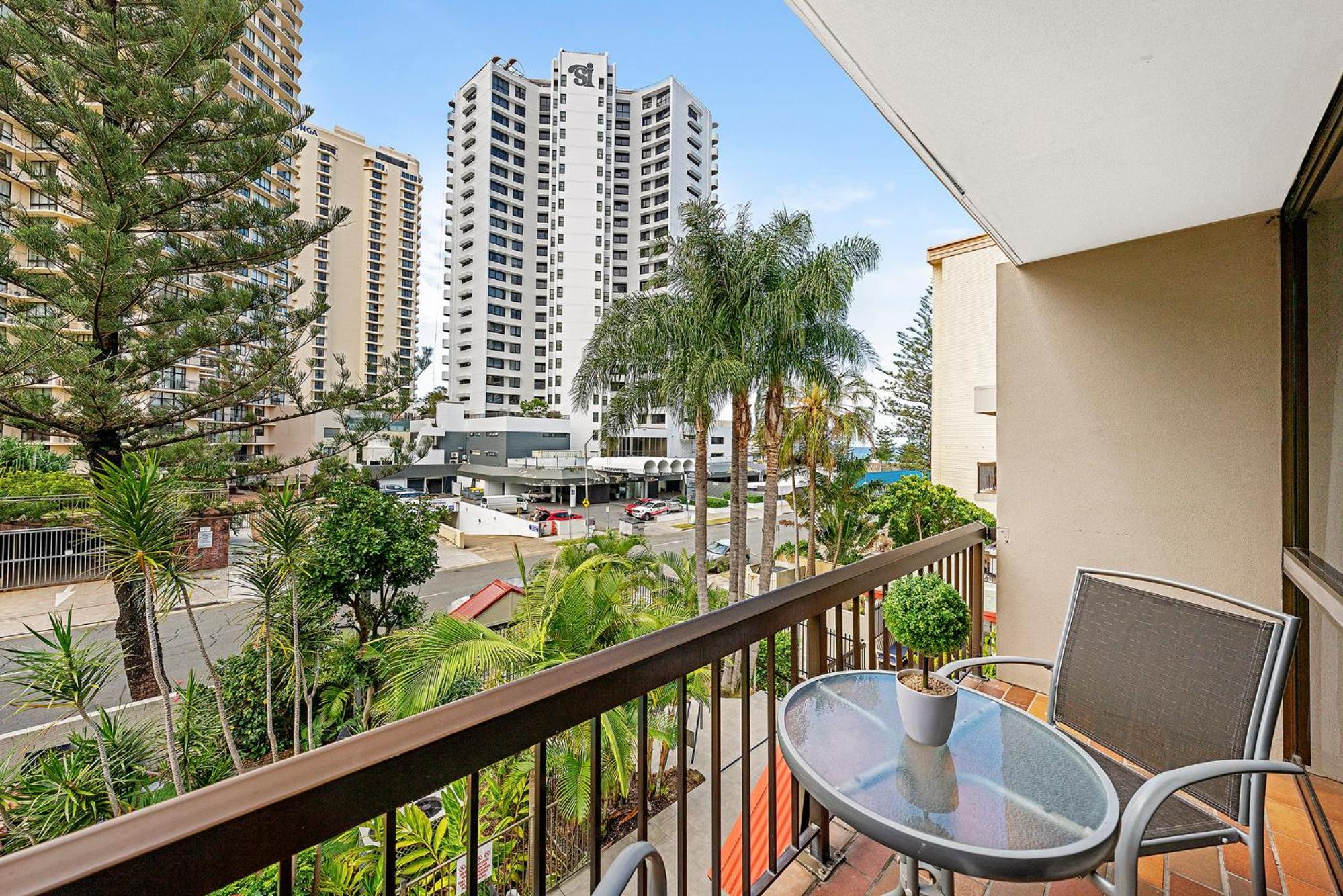 Surfers Paradise- meters from the beach!