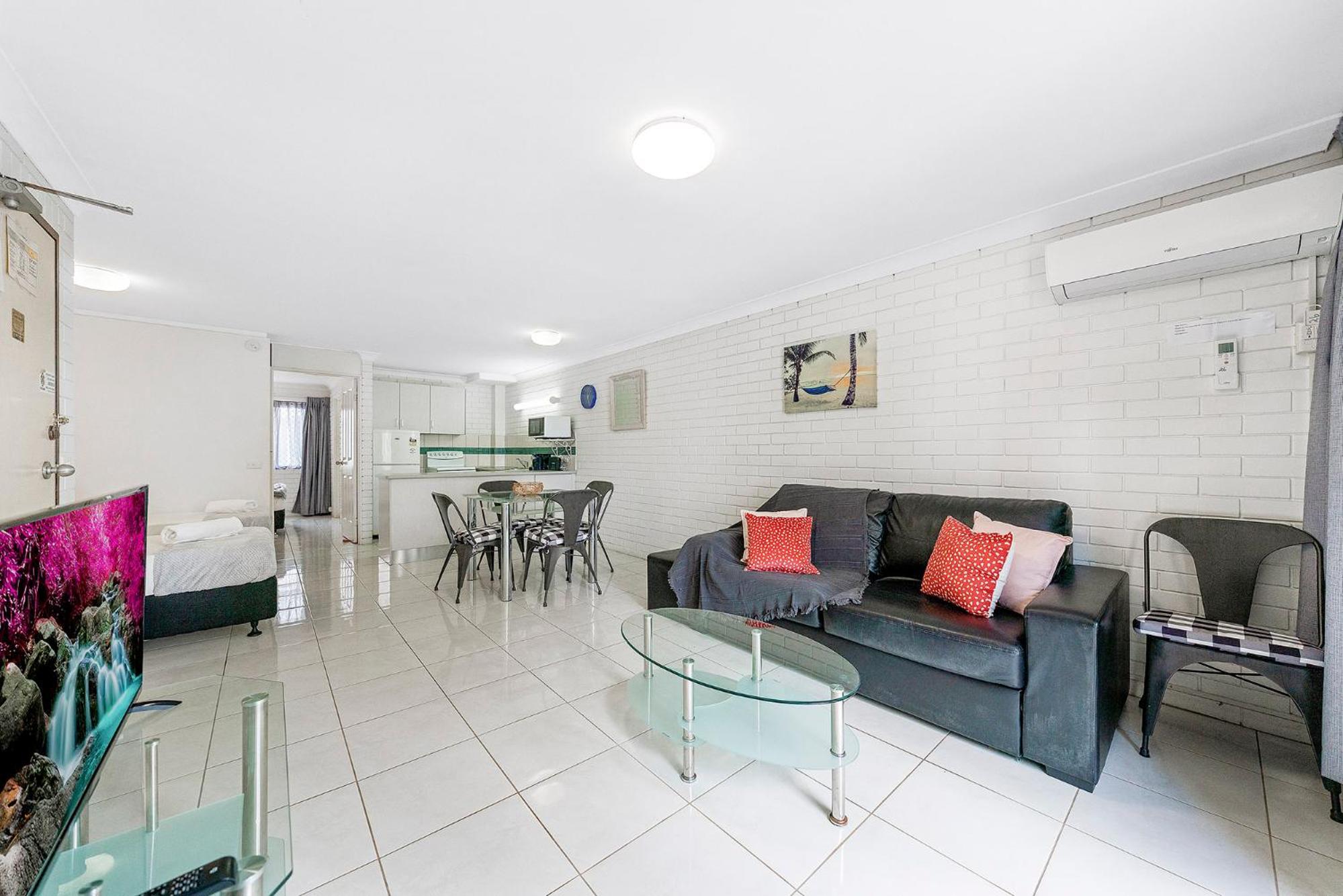 Surfers Paradise- meters from the beach!