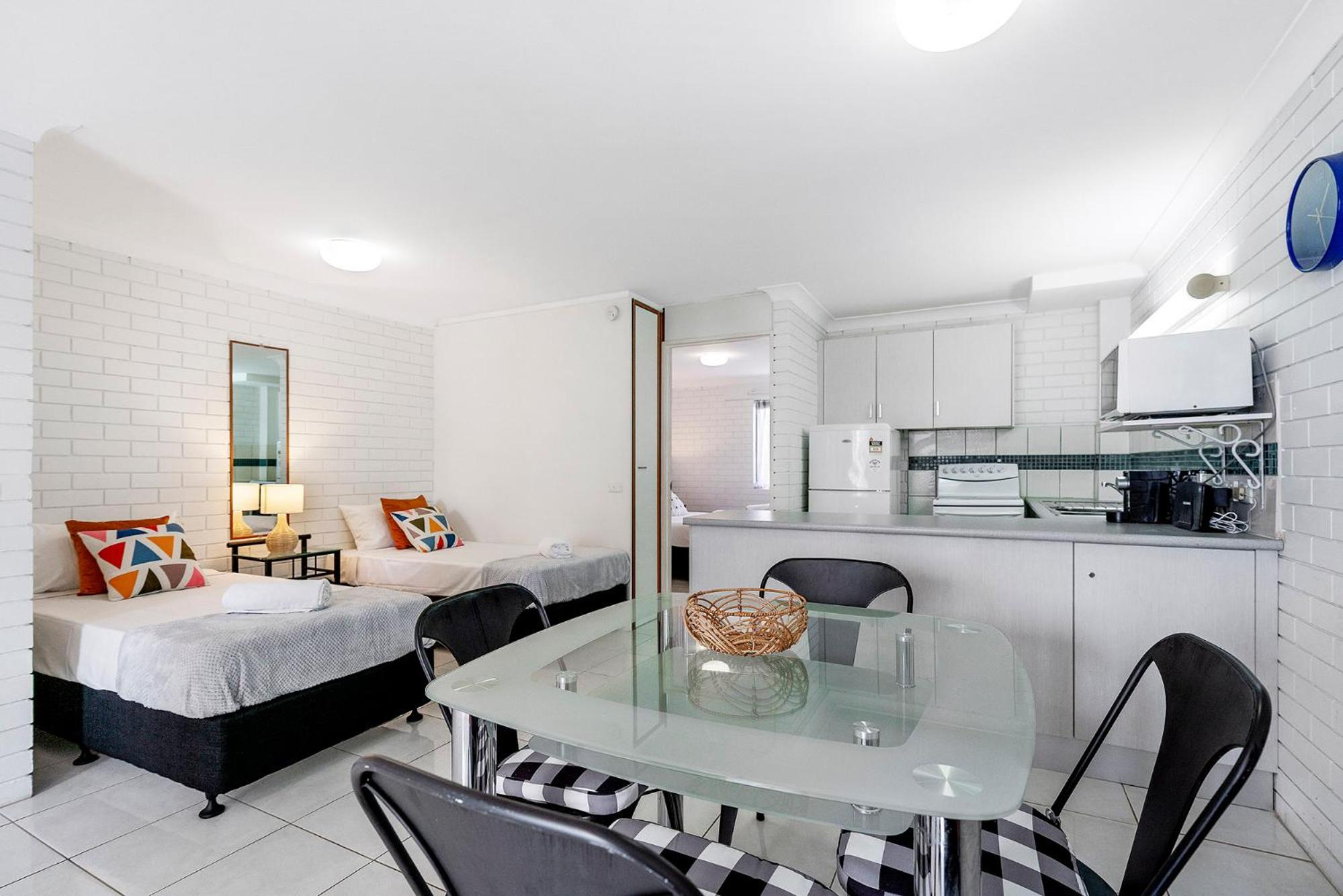 Surfers Paradise- meters from the beach!