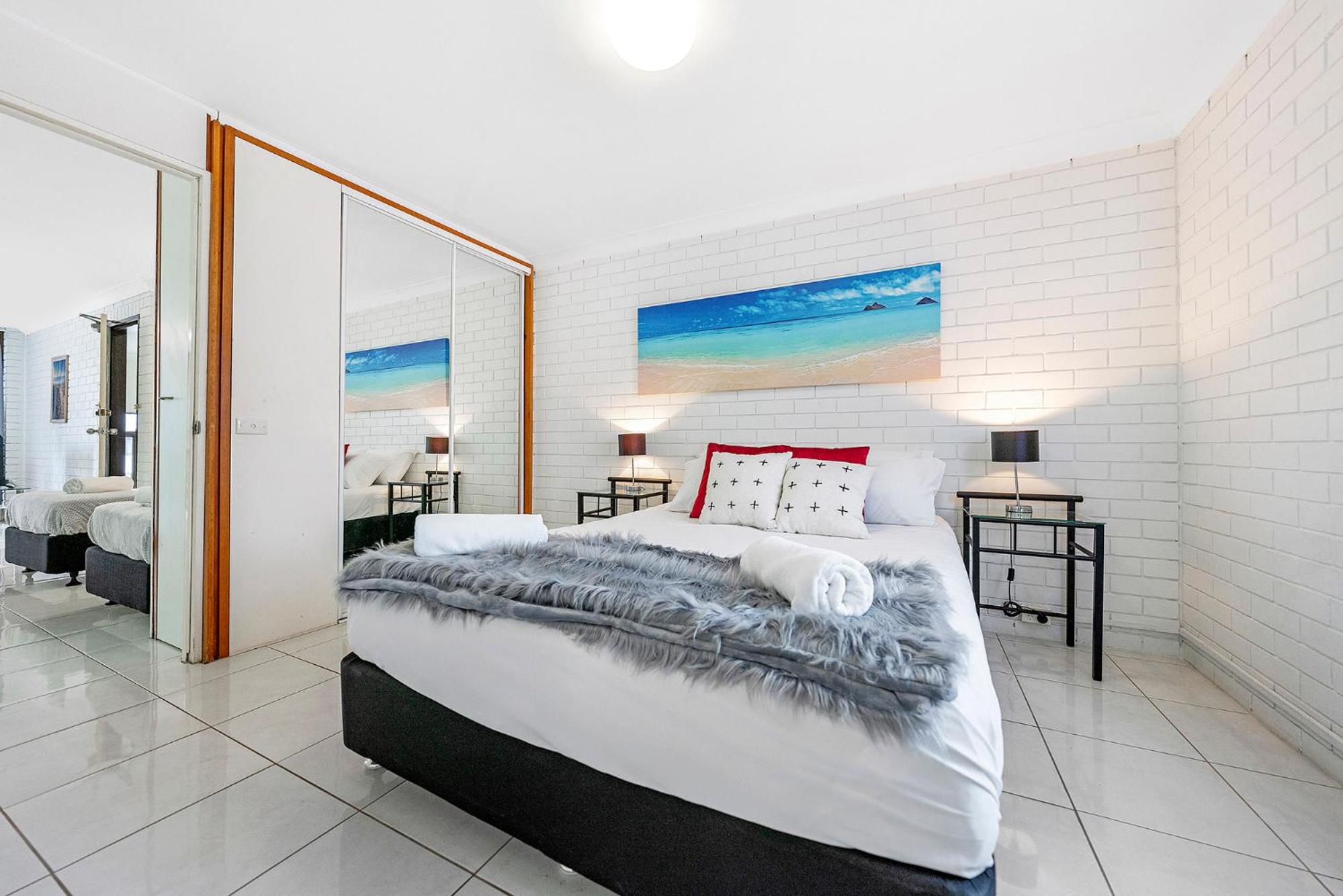Surfers Paradise- meters from the beach!